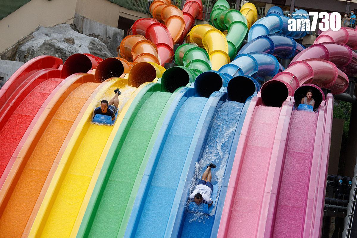 八彩天梯是水上樂園具代表性的設施之一。(資料圖片/蘇文傑攝)