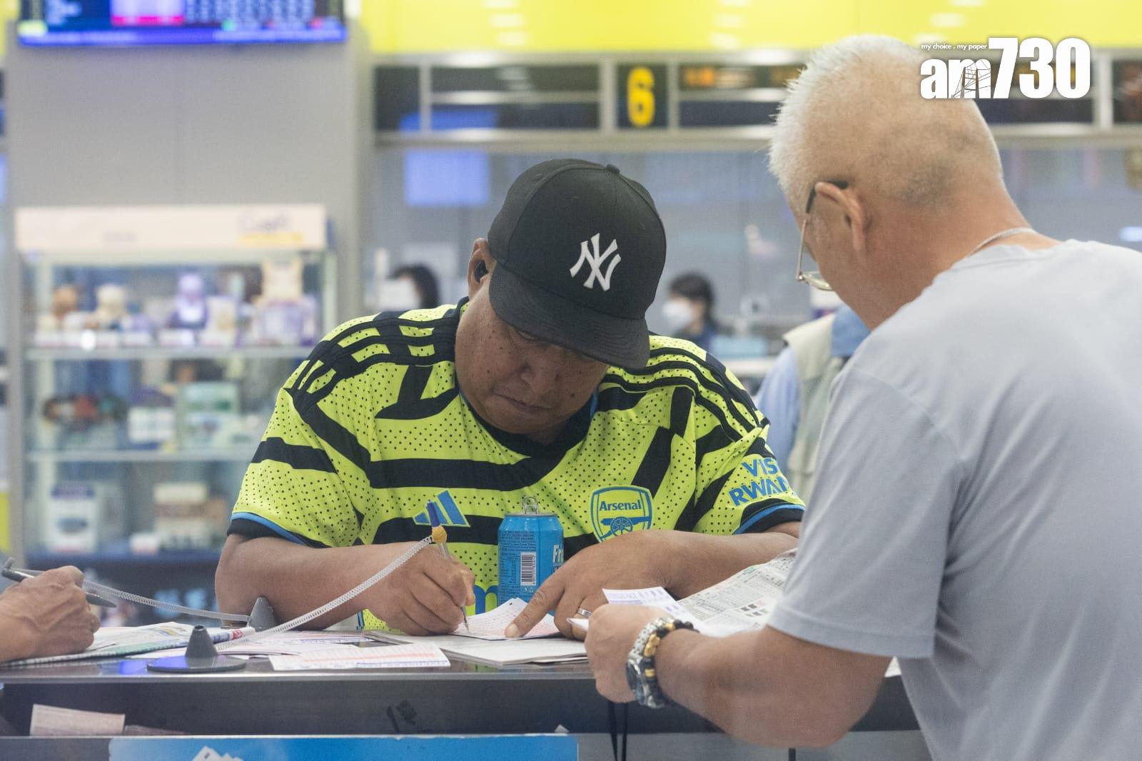 六合彩幸運二金多寶5000萬頭獎今晚攪珠 (蘇文傑攝)