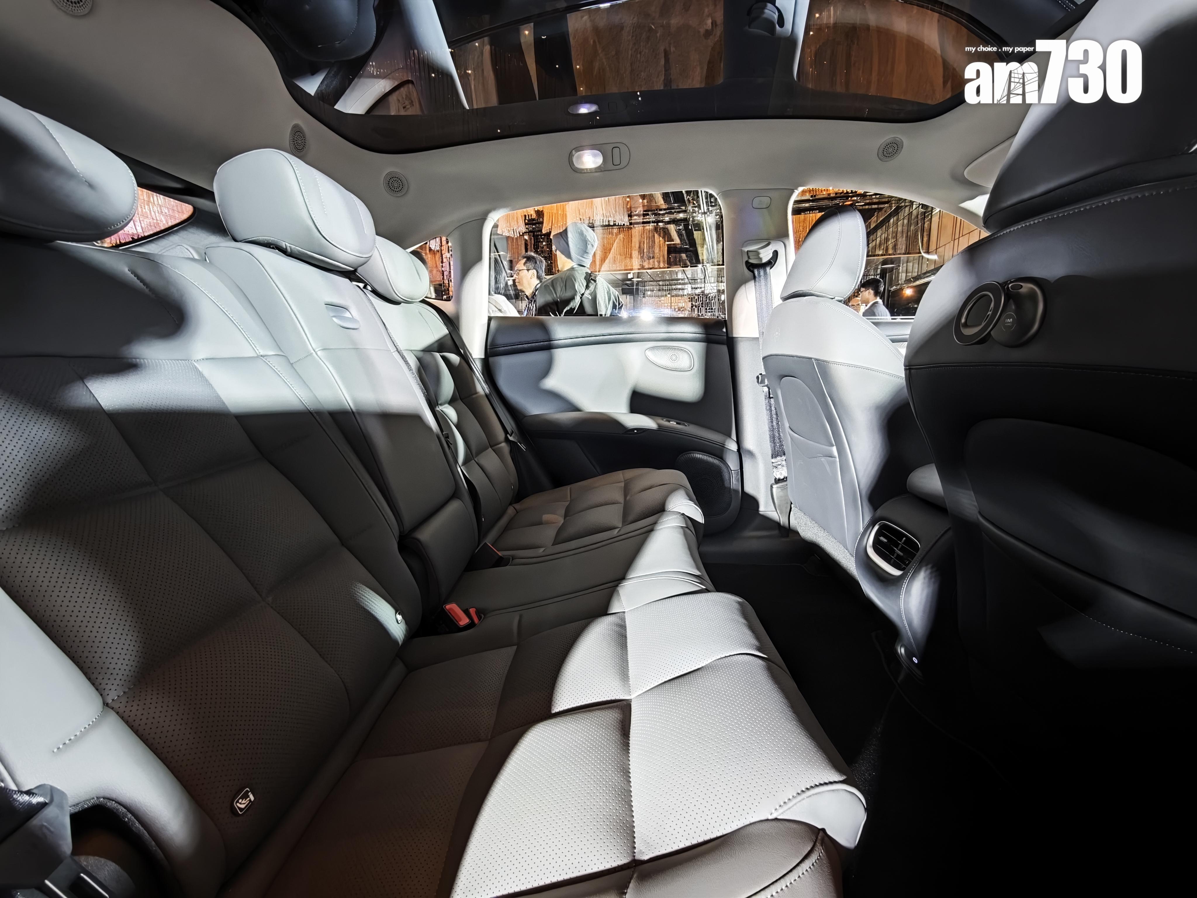 電動車|後座空間寬敞,亦有大型天幕增強空間感。