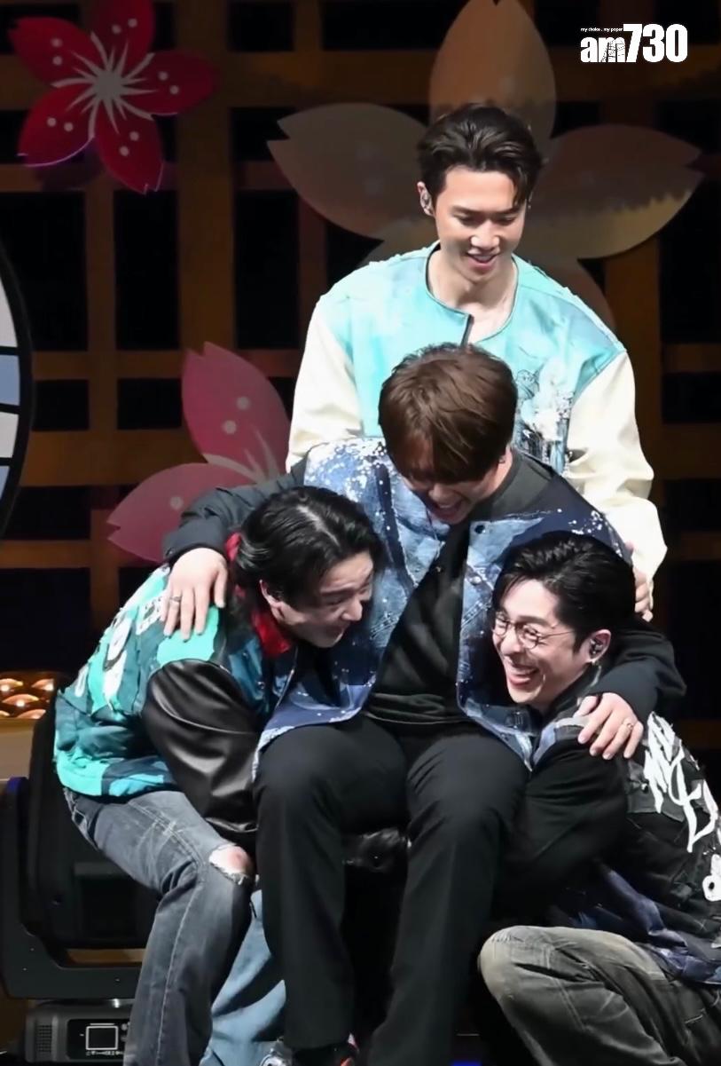 Jerdan扮轎抬起姜濤,面容扭曲,要大表哥Stanley協助。