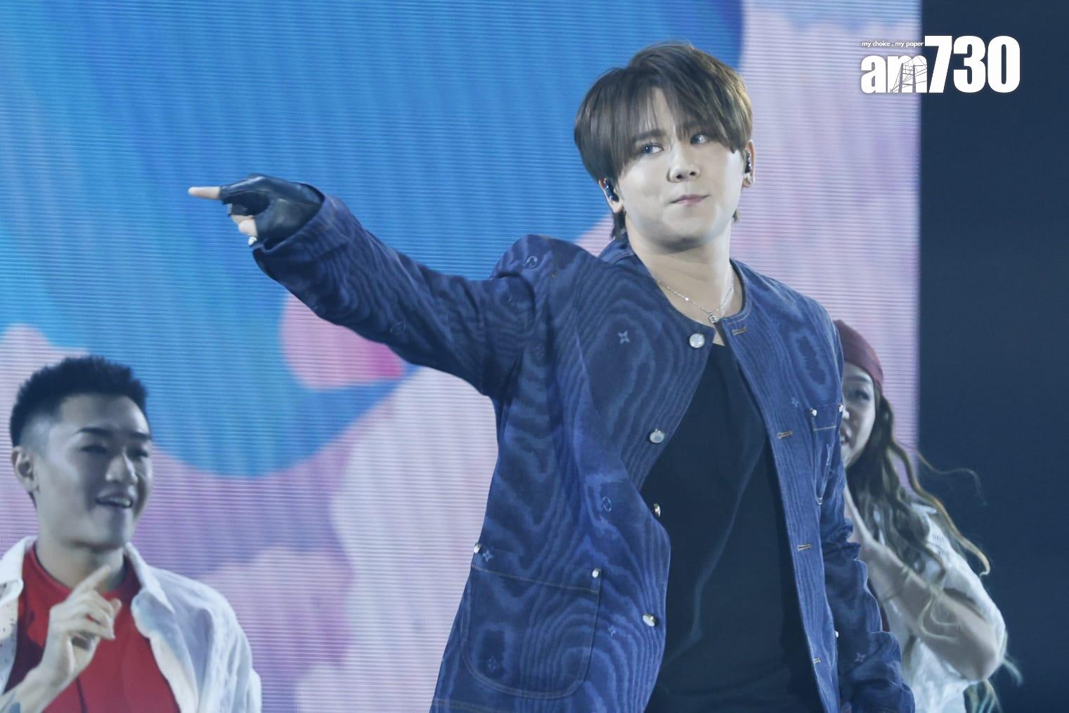 姜濤為《第七屆 KKBOX 香港風雲榜 - The Beat Goes On》打頭陣演出。(蘇文傑攝)