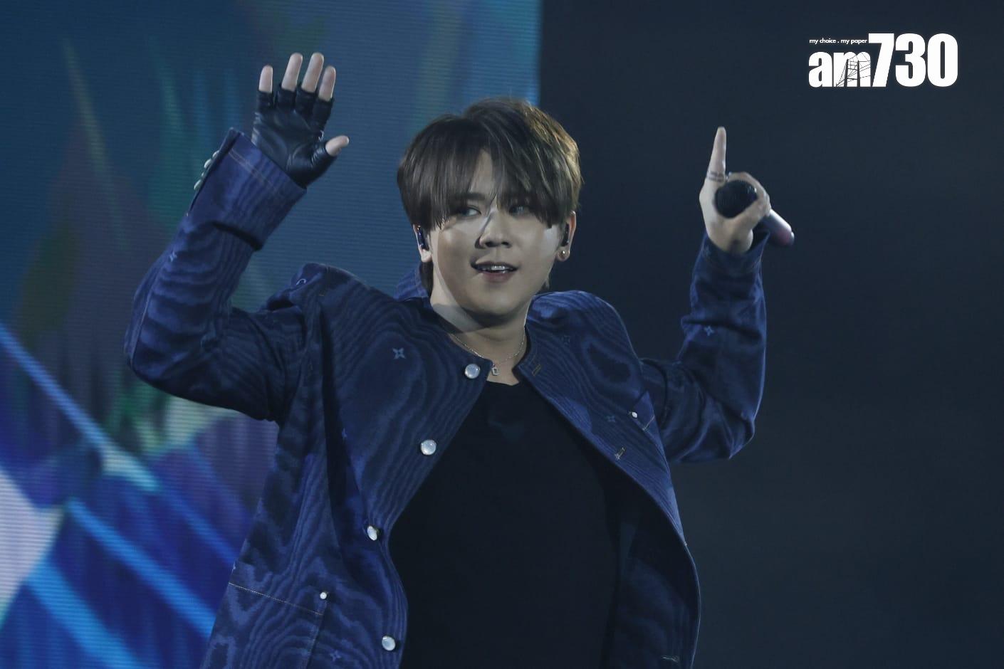 姜濤打頭陣演出首次公開獻唱新歌《On a Sunny Day》。(蘇文傑攝)