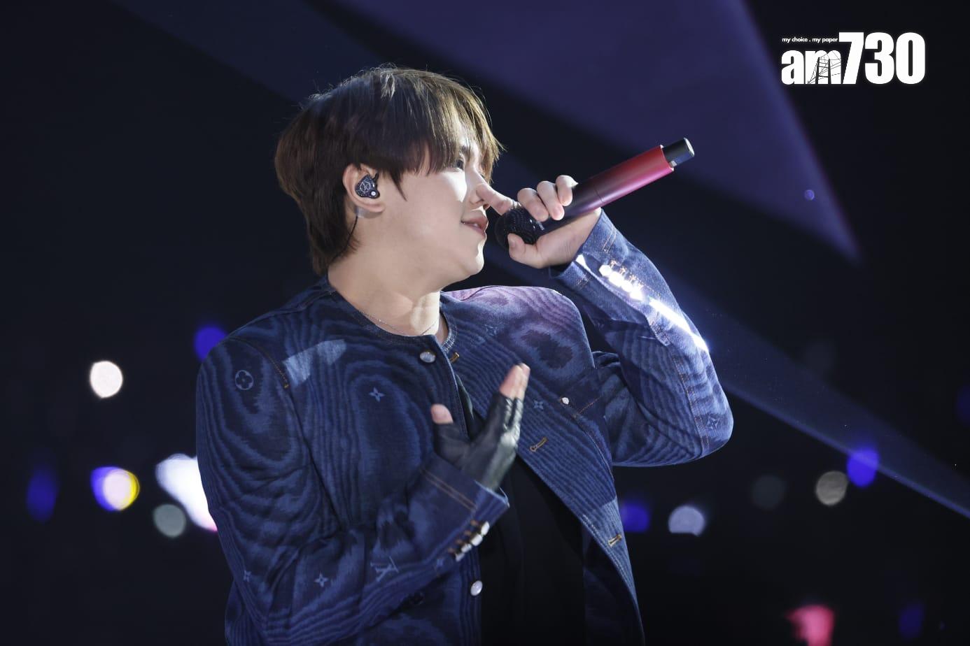 姜濤為《第七屆 KKBOX 香港風雲榜 - The Beat Goes On》音樂會表演。(蘇文傑攝)