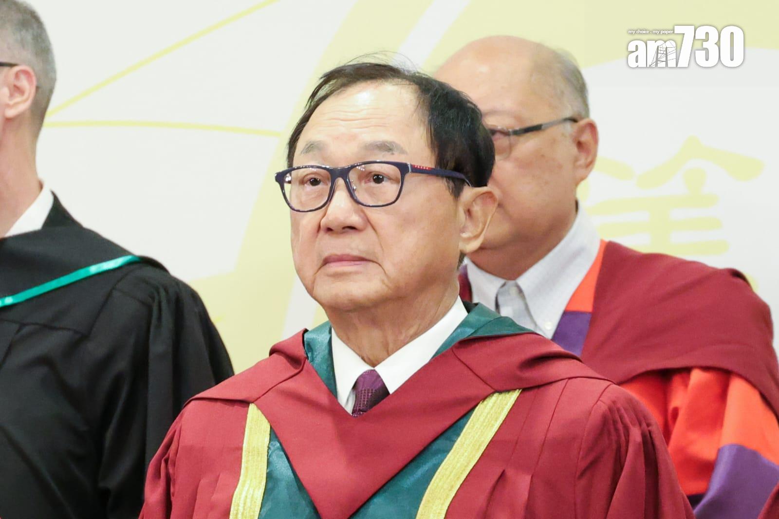 許冠文獲頒授榮譽社會科學博士。(吳康琦攝)