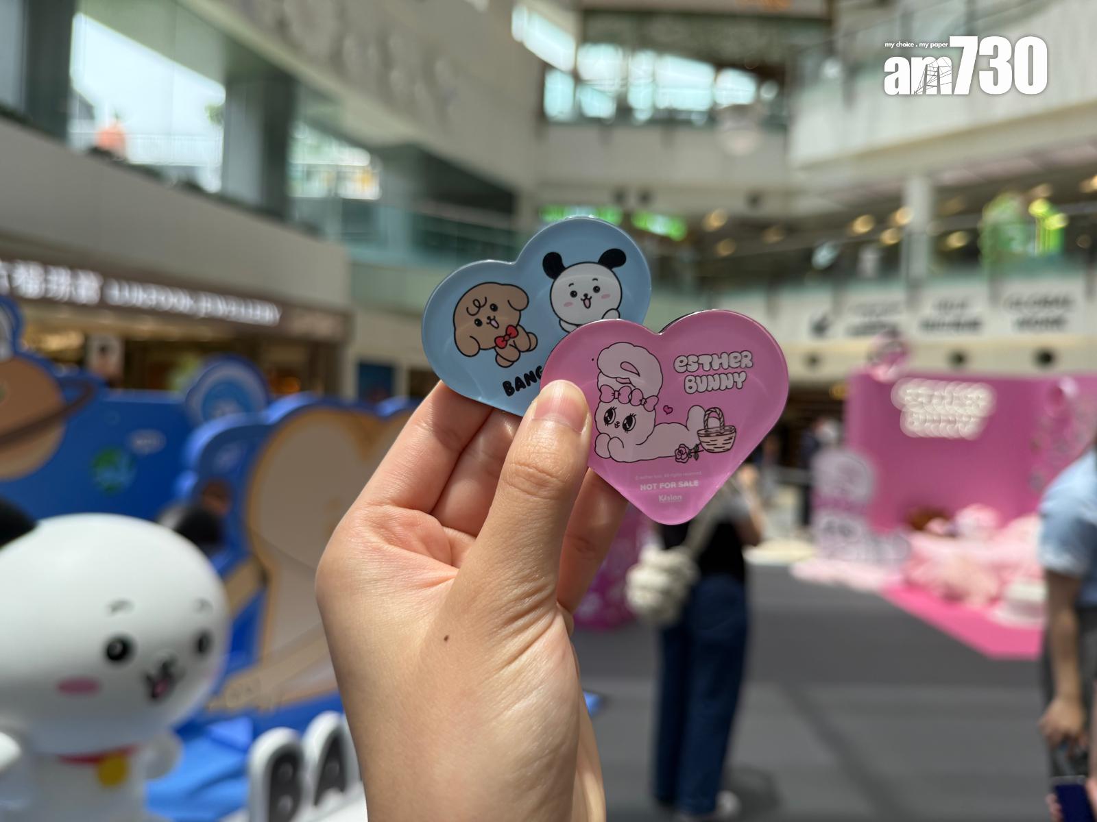 購物滿HK$300,隨機獲贈萌星磁貼一枚。 (本報攝)