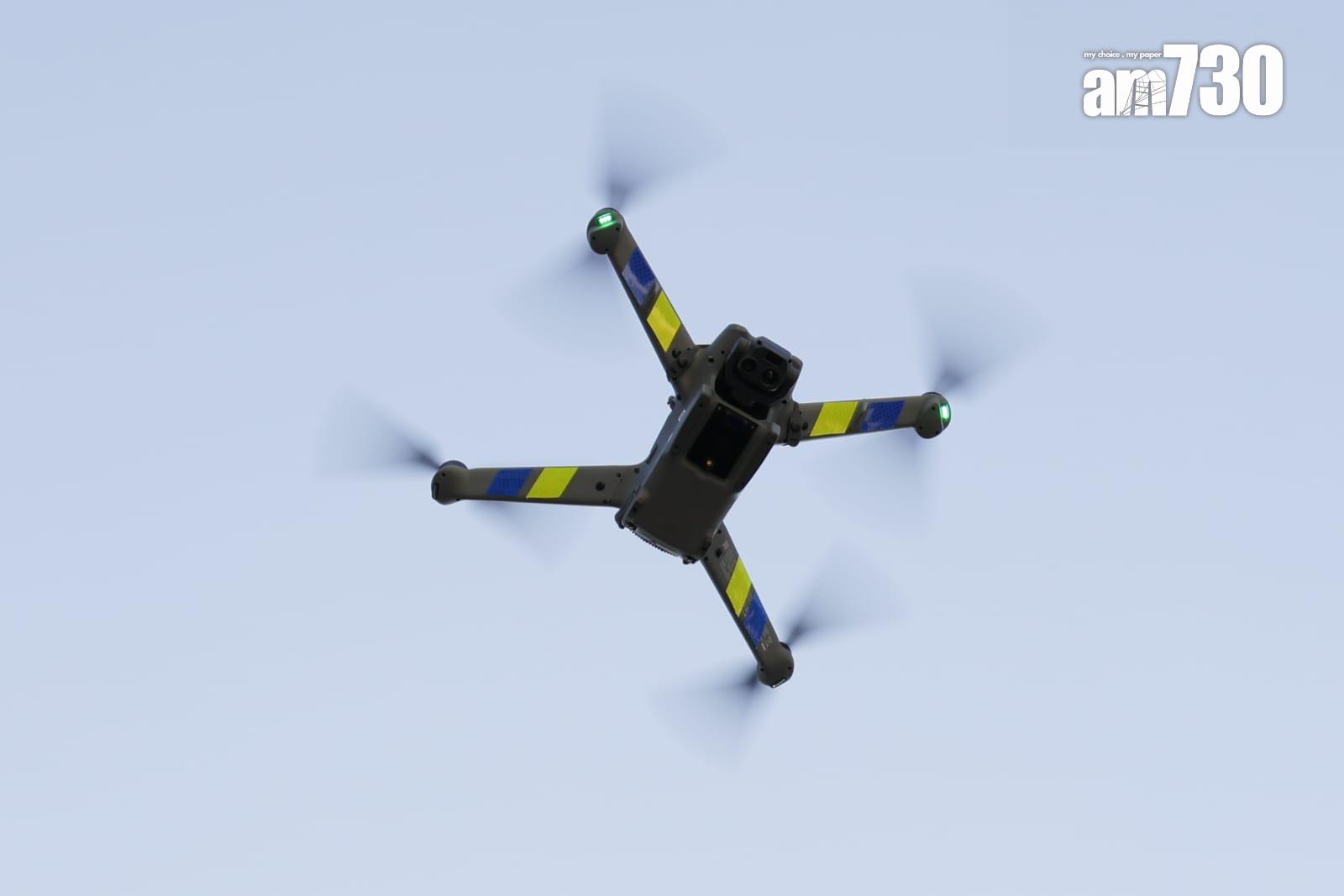 警方無人機油麻地巡邏,遇罪案或調低飛行高度搜證。(吳康琦攝)