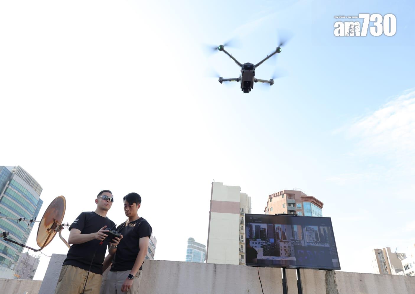 警方無人機油麻地巡邏,遇罪案或調低飛行高度搜證。(吳康琦攝)