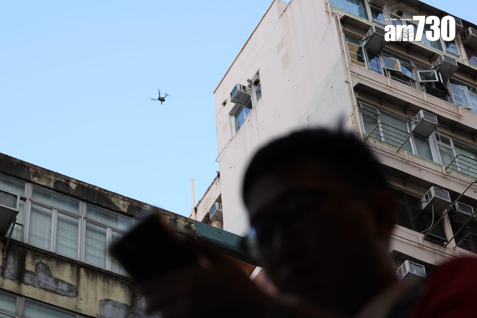 警方無人機油麻地巡邏,遇罪案或調低飛行高度搜證。(吳康琦攝)