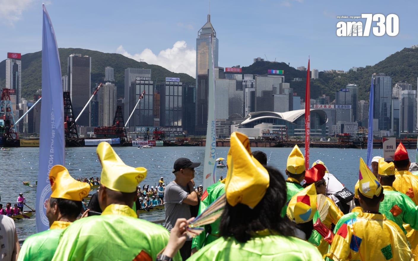 各隊伍都使出渾身解數扮鬼扮馬。(蘇文傑攝)