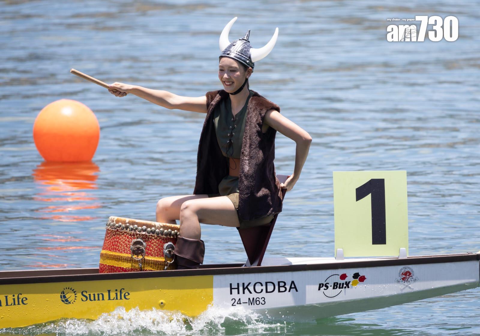 各隊伍都使出渾身解數扮鬼扮馬。(蘇文傑攝)