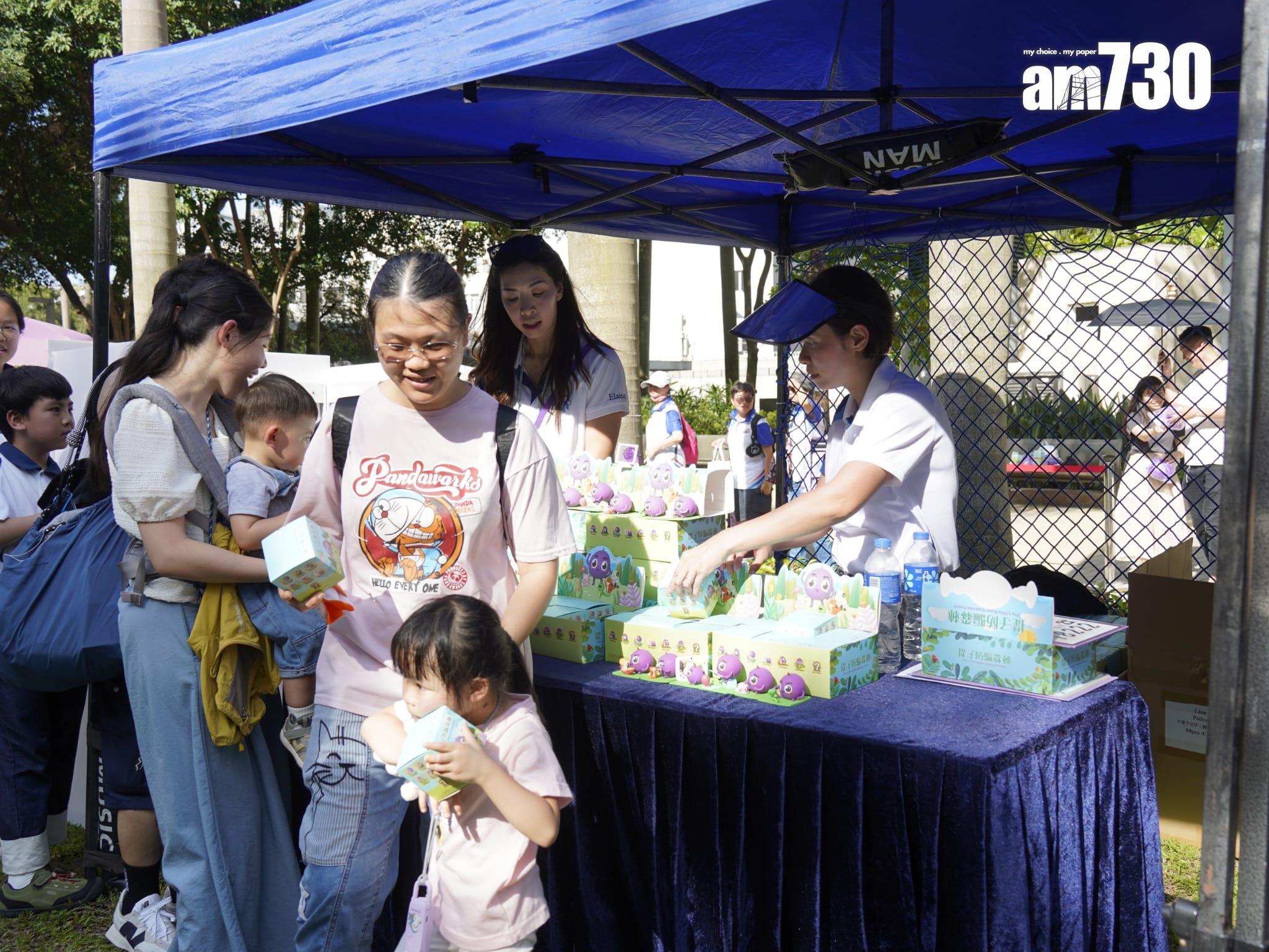 警方今日(8日)在金鐘夏慤花園舉辦「提子五歲防騙生日派對」。(歐迪栢攝)