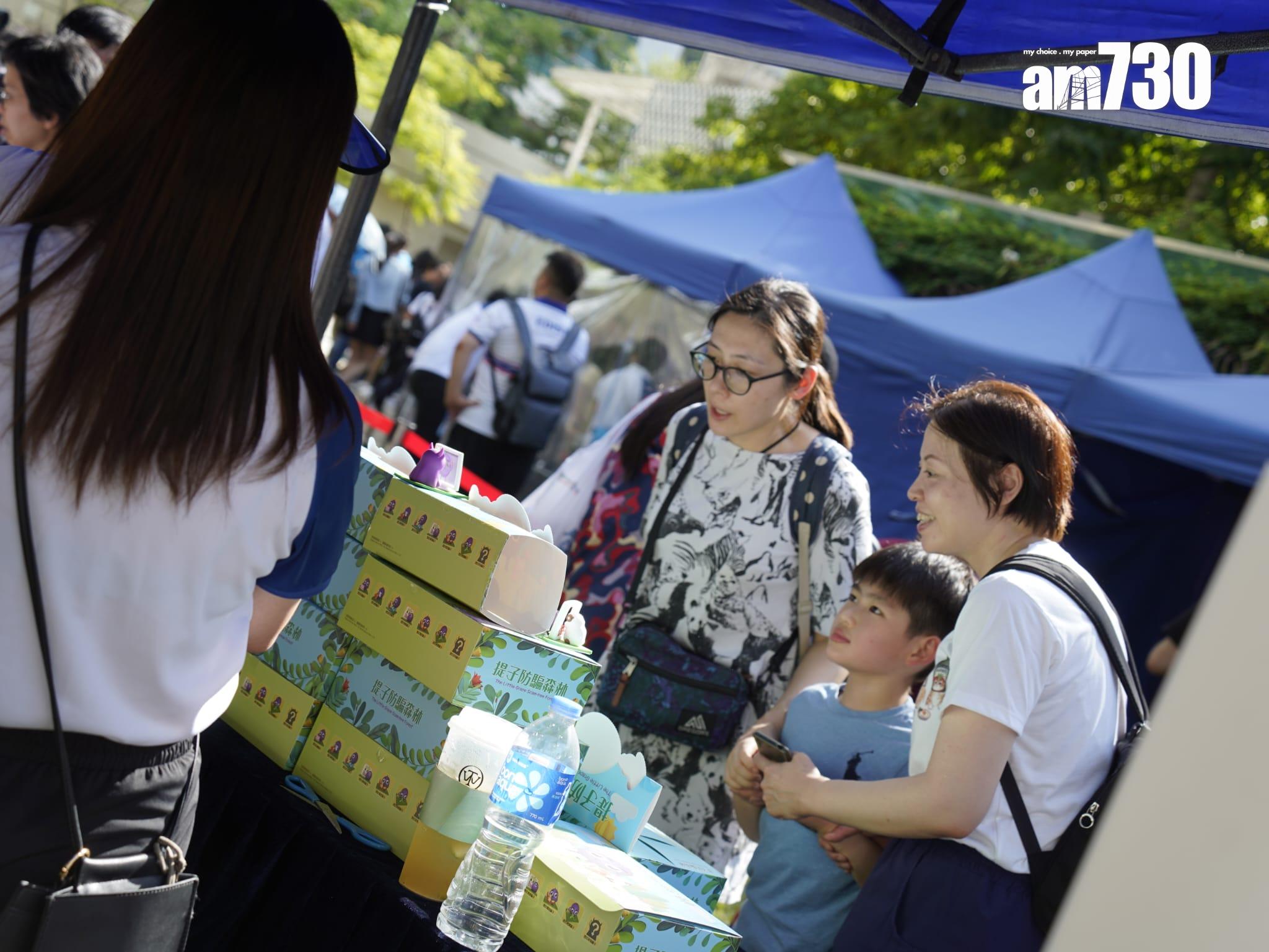 警方今日(8日)在金鐘夏慤花園舉辦「提子五歲防騙生日派對」。(歐迪栢攝)
