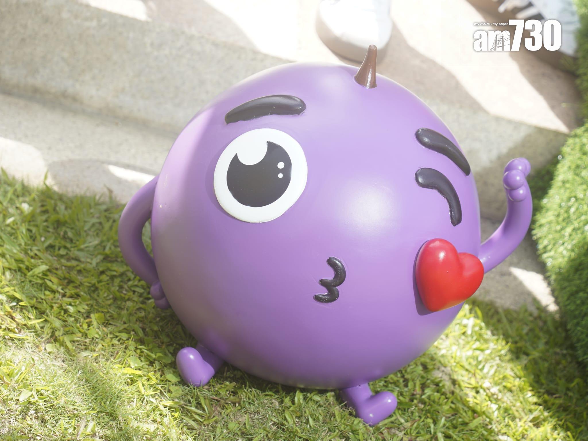 警方今日(8日)在金鐘夏慤花園舉辦「提子五歲防騙生日派對」。(歐迪栢攝)