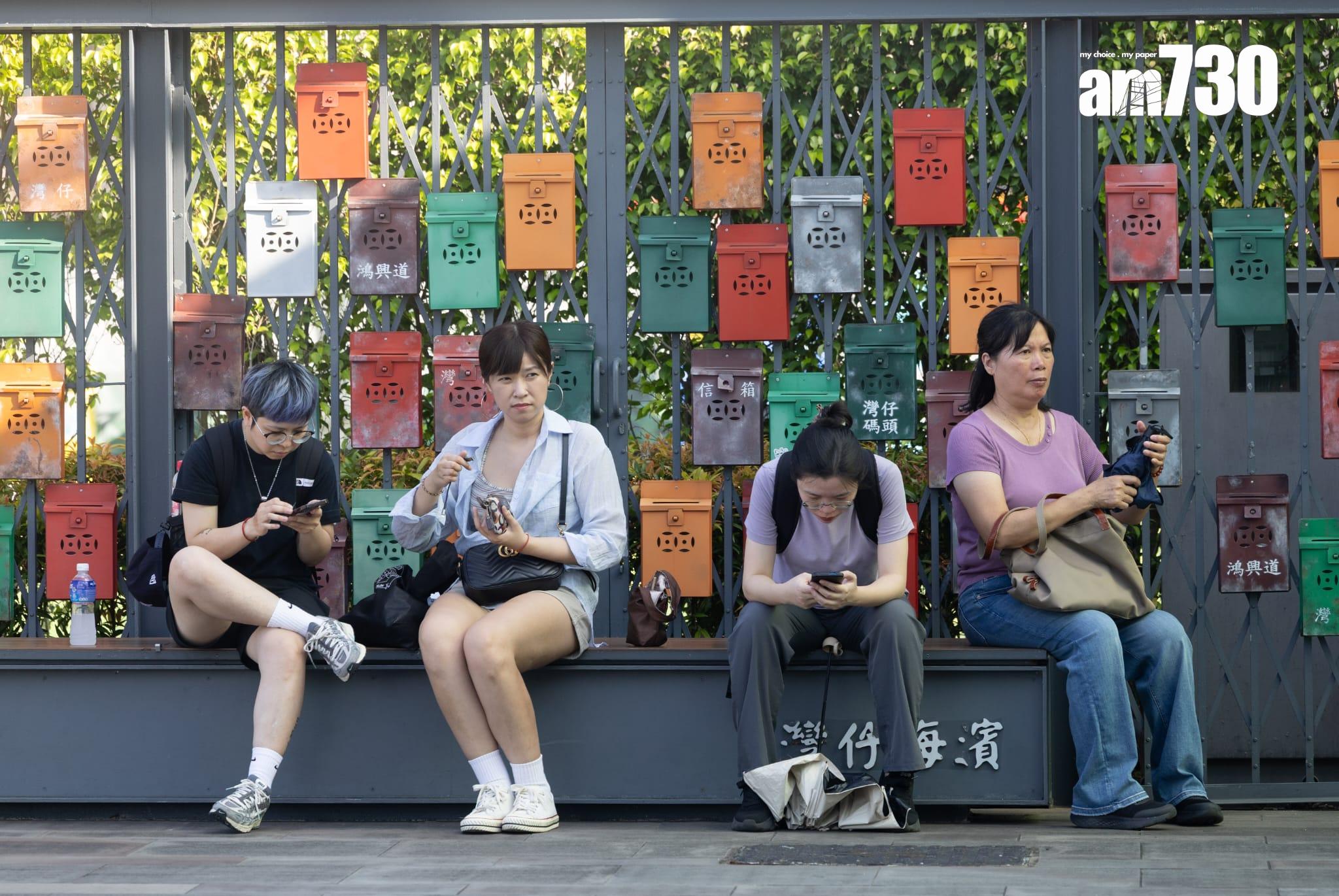 天文台表示,最早周二晚至周三初發出一號戒備信號。(蘇文傑攝)