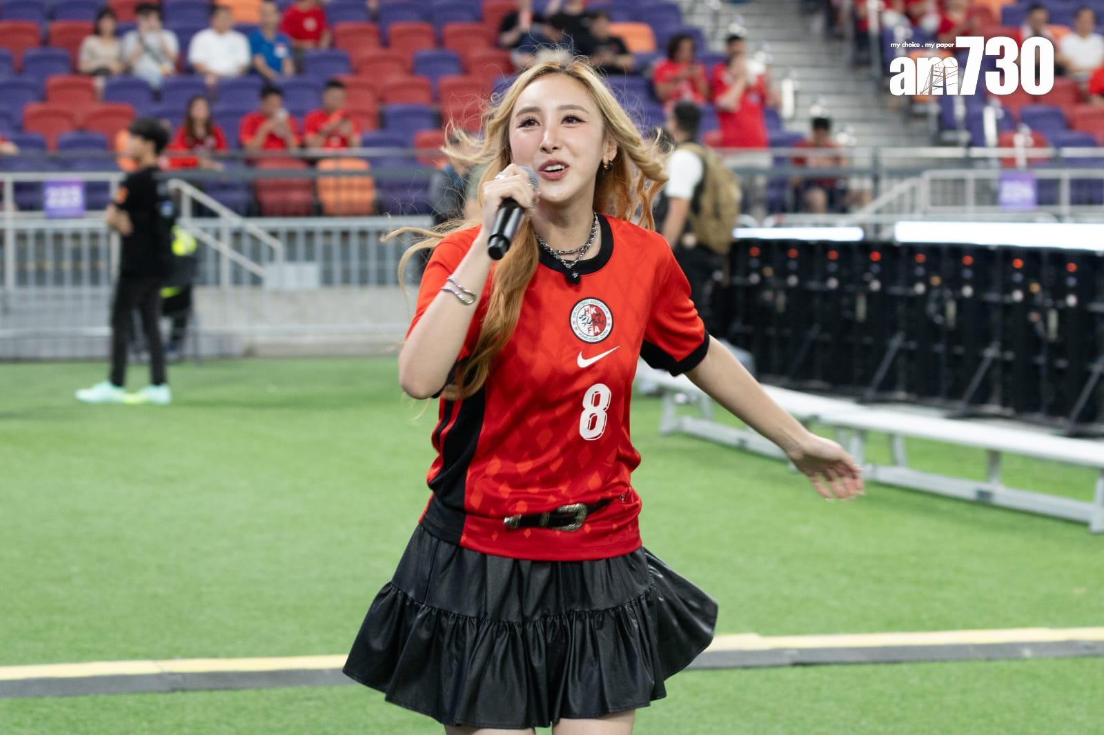 許靖韻率先出場獻唱。(蘇文傑攝)