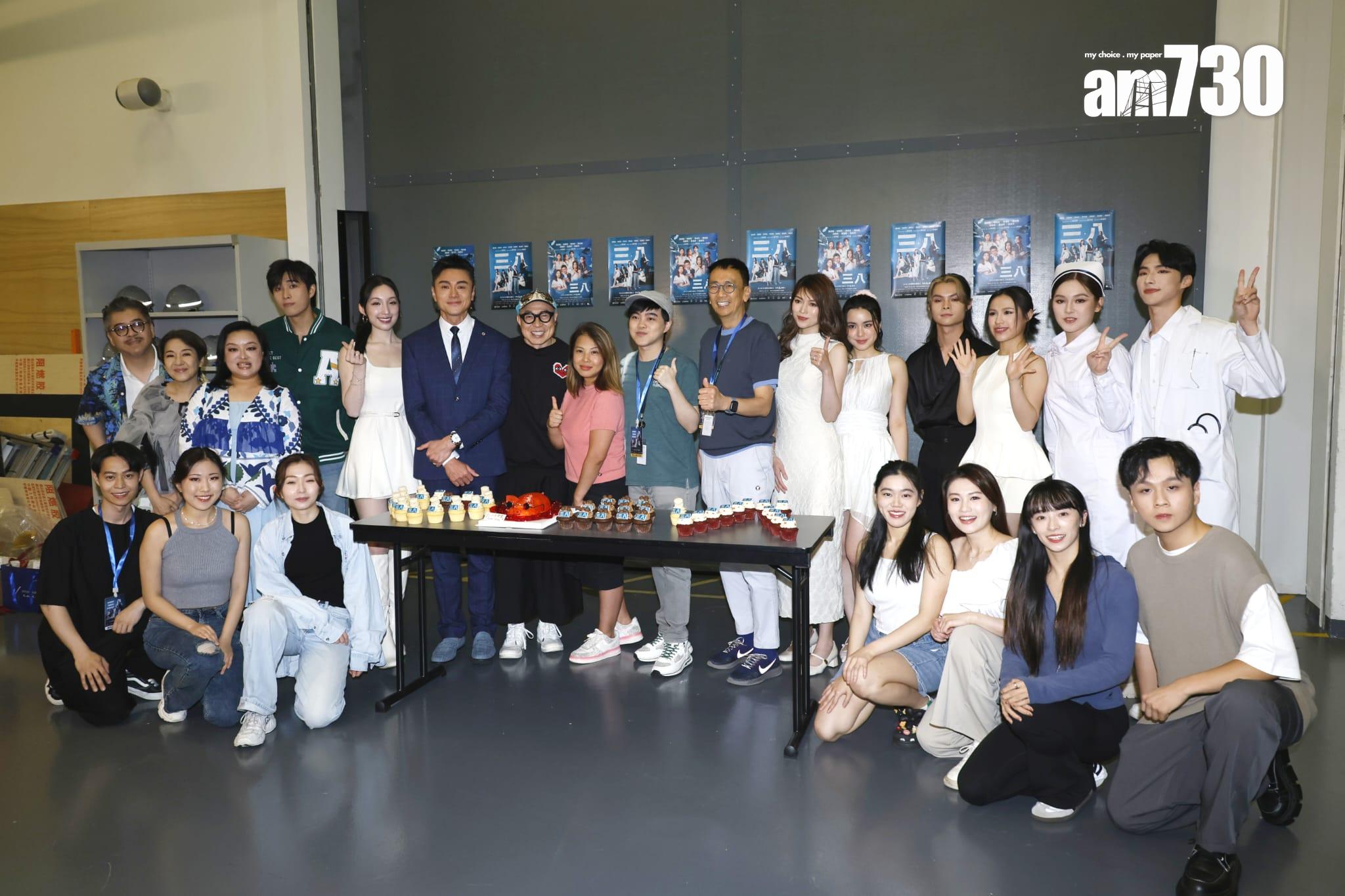 《三‧八》音樂劇出席最後彩排前切燒豬儀式。(林俊源攝)