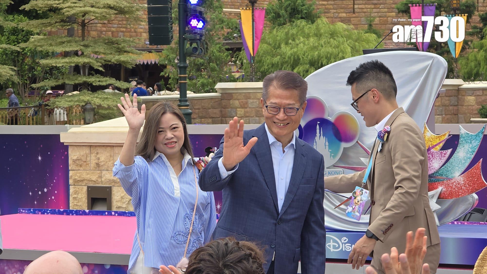 財政司司長陳茂波、文化體育及旅遊局局長羅淑佩出席活動揭幕儀式。(李朗僑攝)