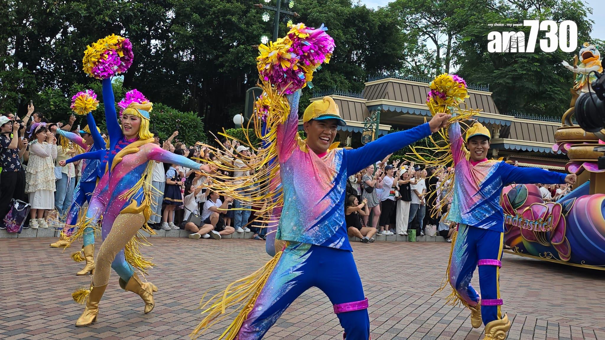 香港迪士尼樂園20周年活動啟動 推11新花車 昇華版夜間匯演 (李朗僑攝)