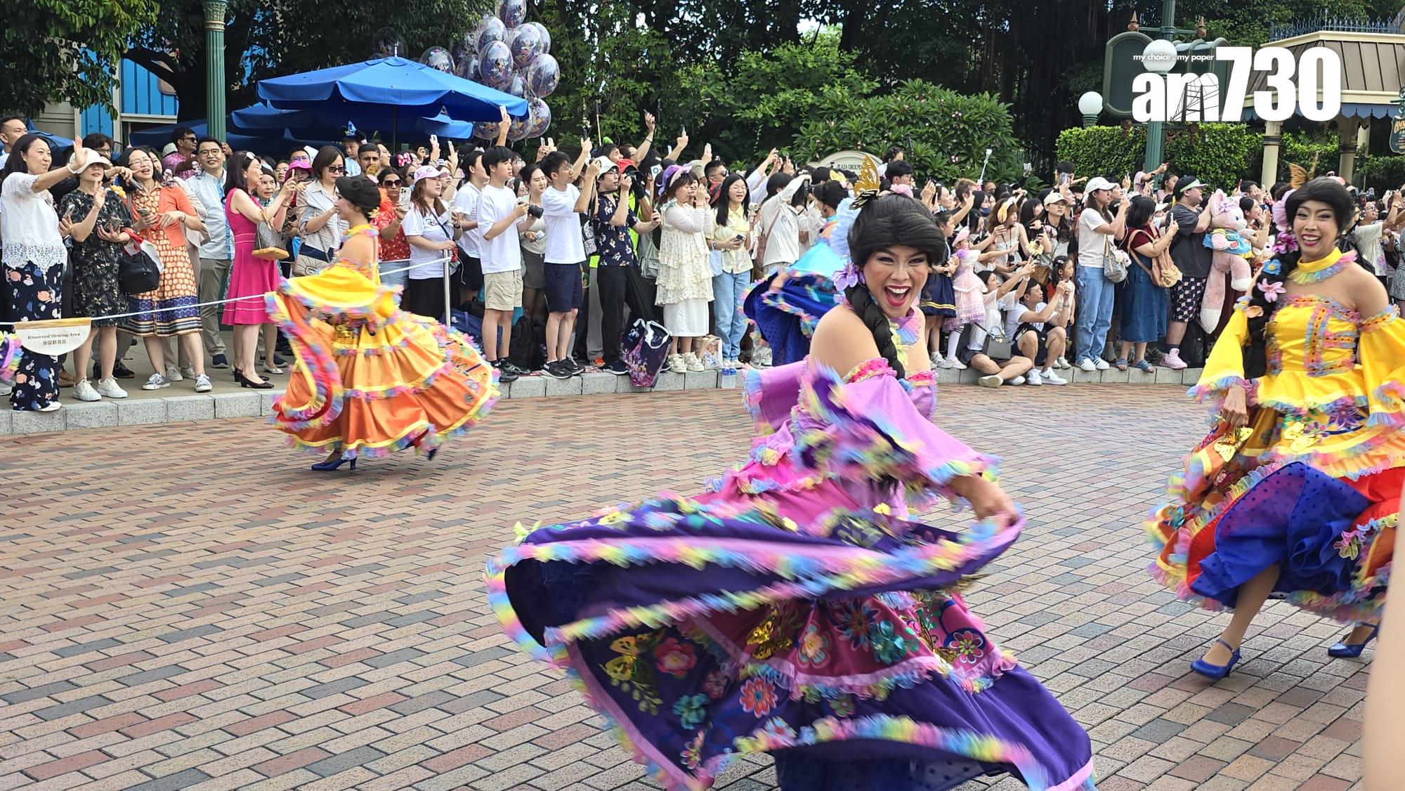 香港迪士尼樂園20周年活動啟動 推11新花車 昇華版夜間匯演 (李朗僑攝)