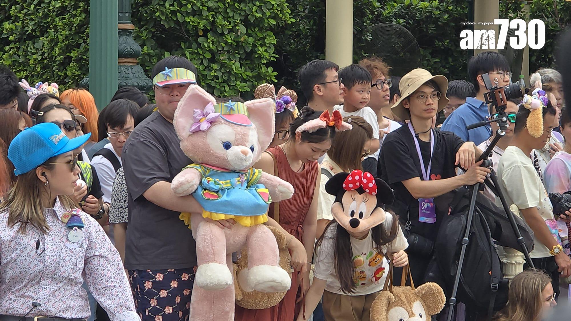 香港迪士尼樂園20周年活動啟動 推11新花車 昇華版夜間匯演 (李朗僑攝)