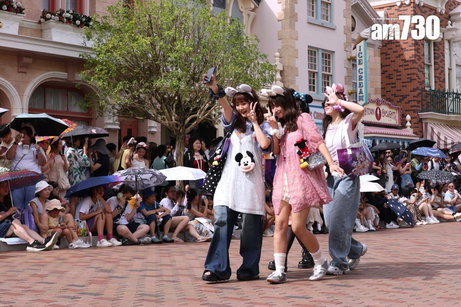 香港迪士尼樂園20周年活動啟動 推11新花車 昇華版夜間匯演 (林俊源攝)