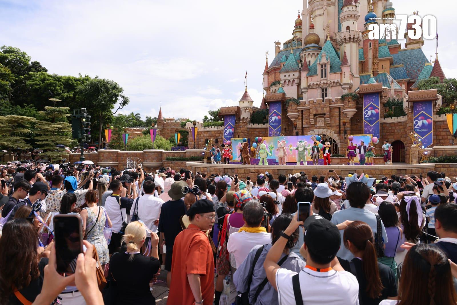 香港迪士尼樂園20周年活動啟動 推11新花車 昇華版夜間匯演 (林俊源攝)