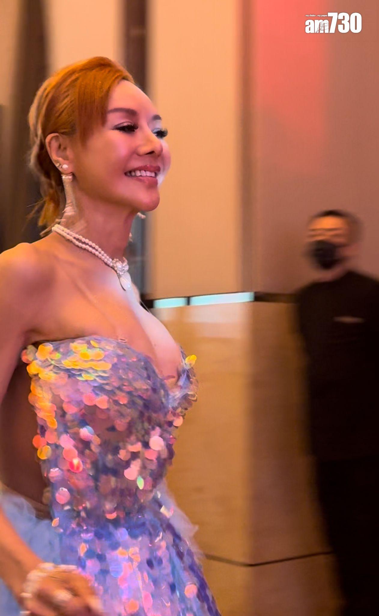 葉子楣性感造型歌舞娛賓。 (娛樂組攝)