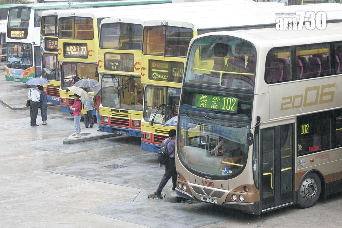 智能電話興起前,巴士電視是乘客的娛樂之一。(資料圖片/鍾式明攝)