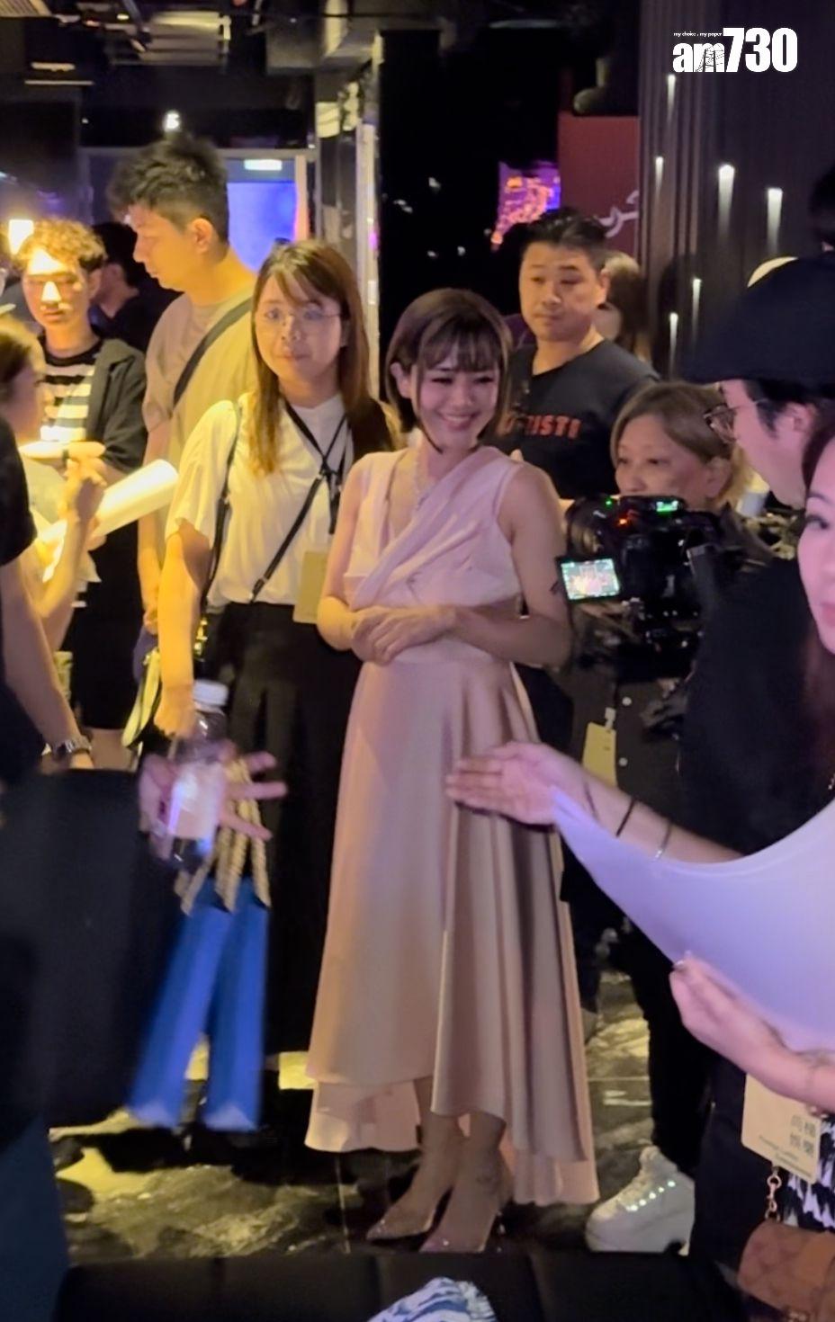 蒼井空深夜現身大富豪晚上Party。 ( 娛樂版攝)