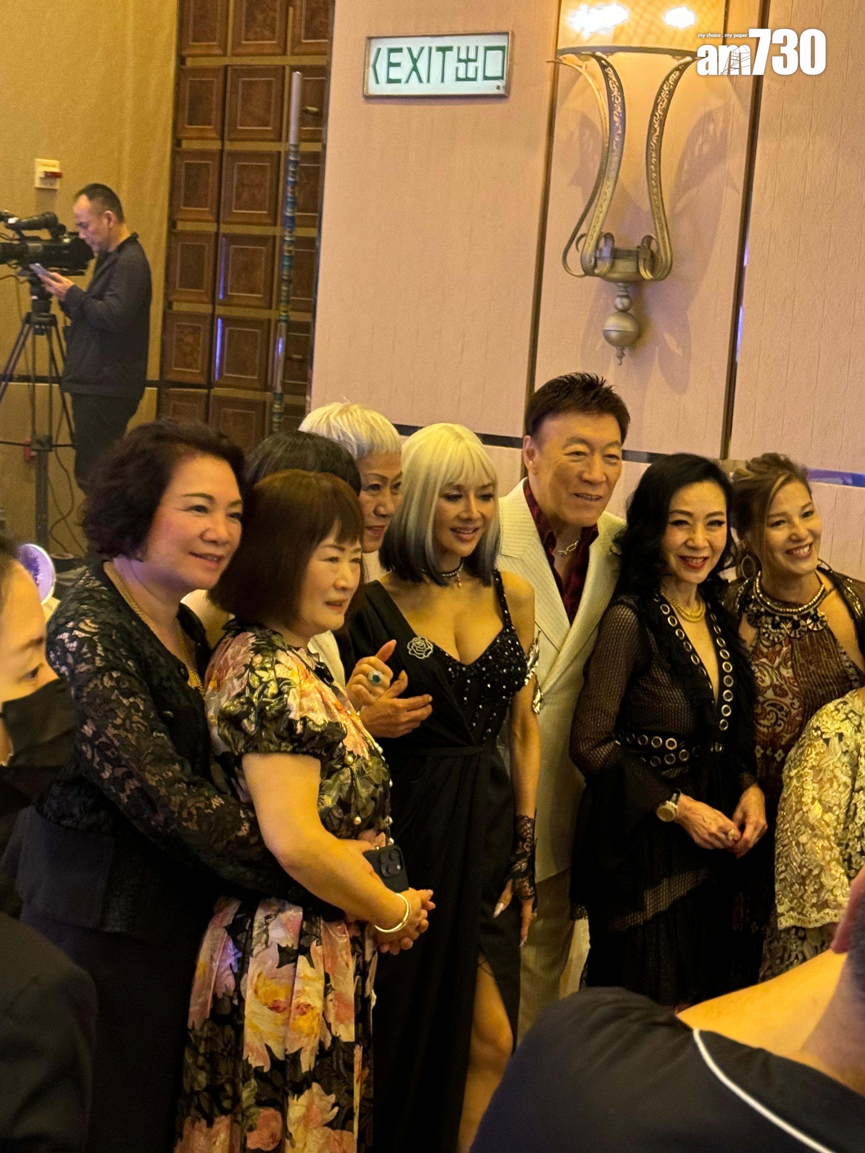 陳欣健、佘媽等人與葉子楣合照。 (娛樂組攝)