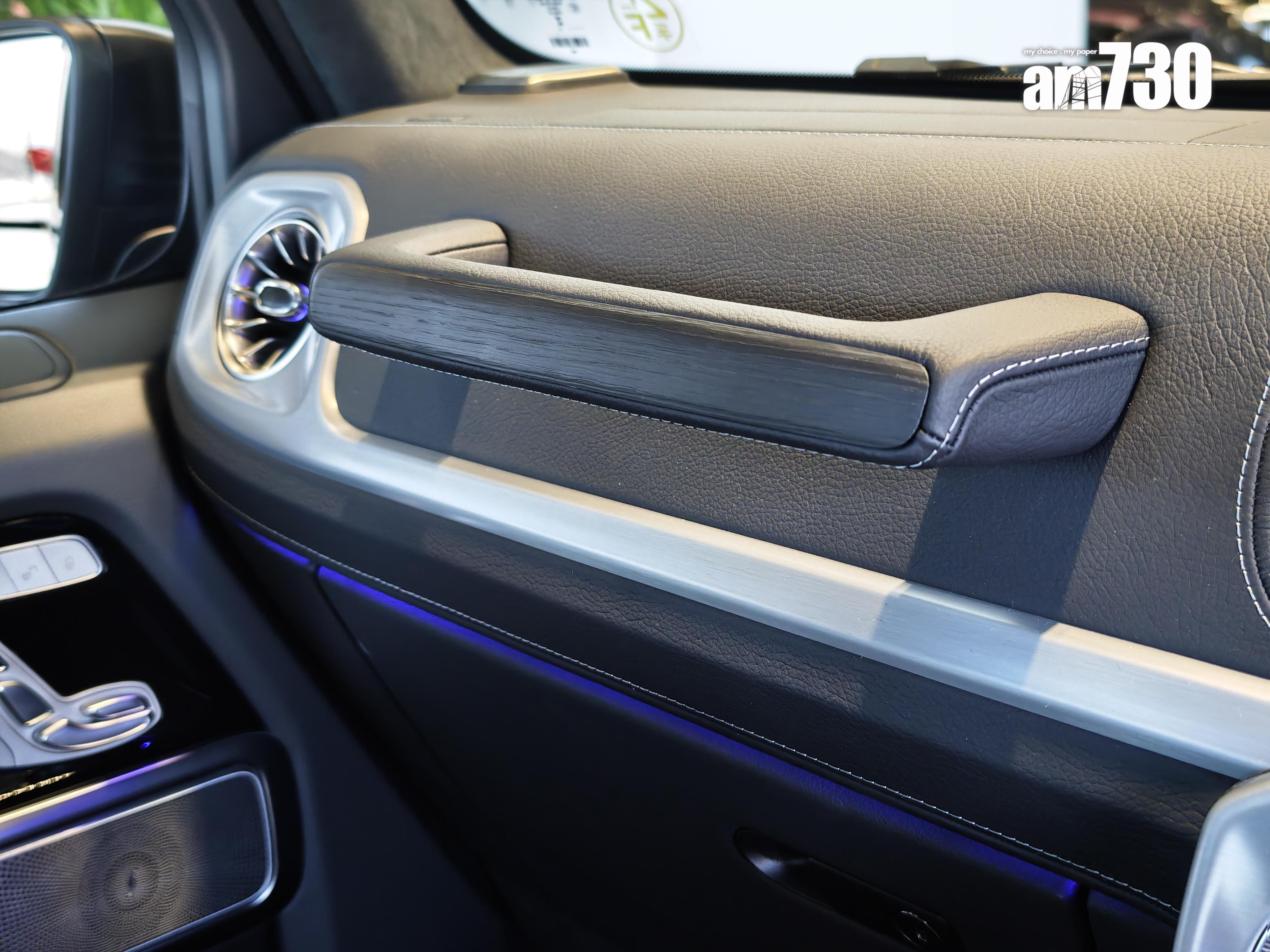 G 580 AMG Line的把手同樣以黑色Nappa皮革配木材裝飾。