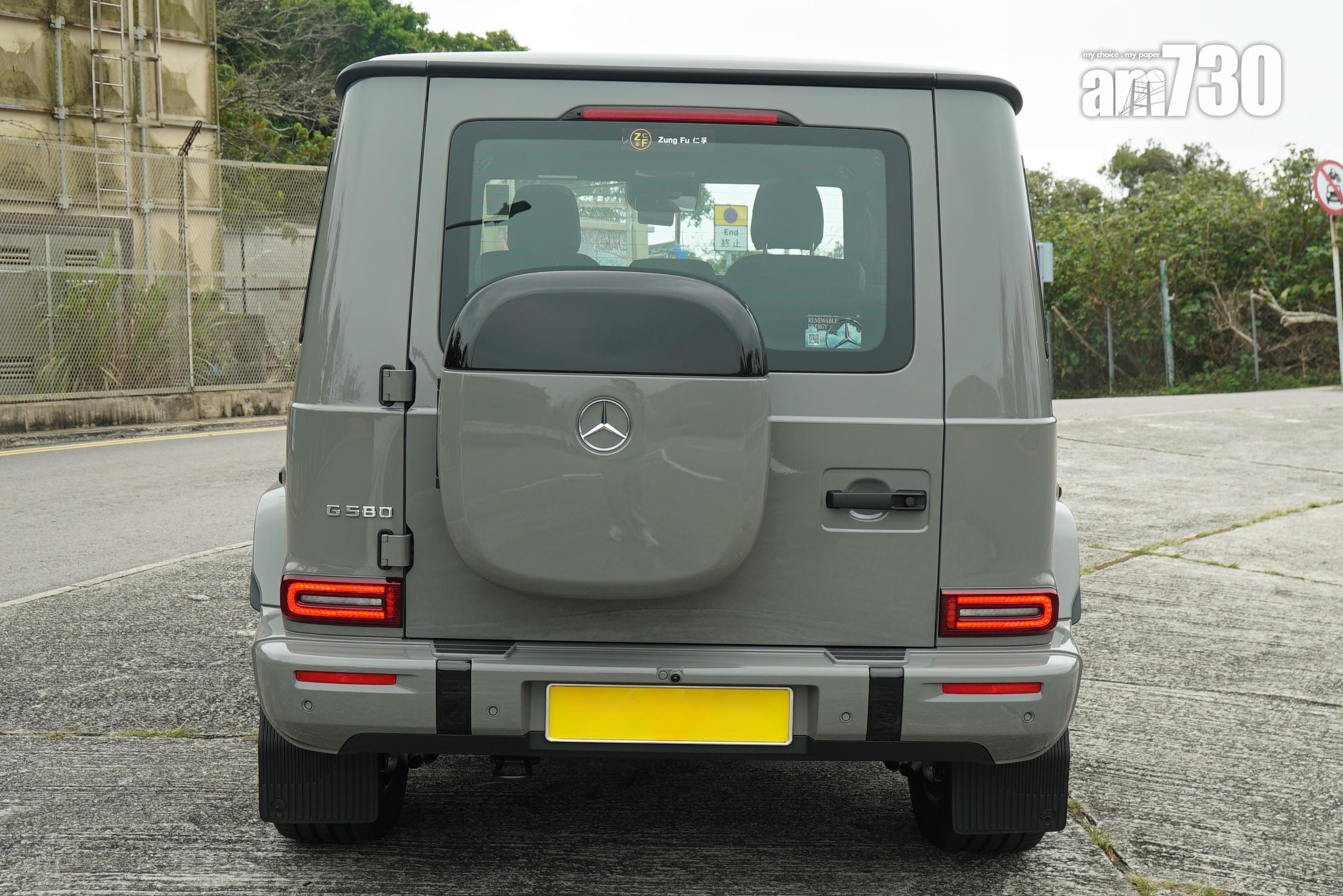 G 580e EDITION ONE的車尾儲物箱為兩段色調設計,可儲放小物。