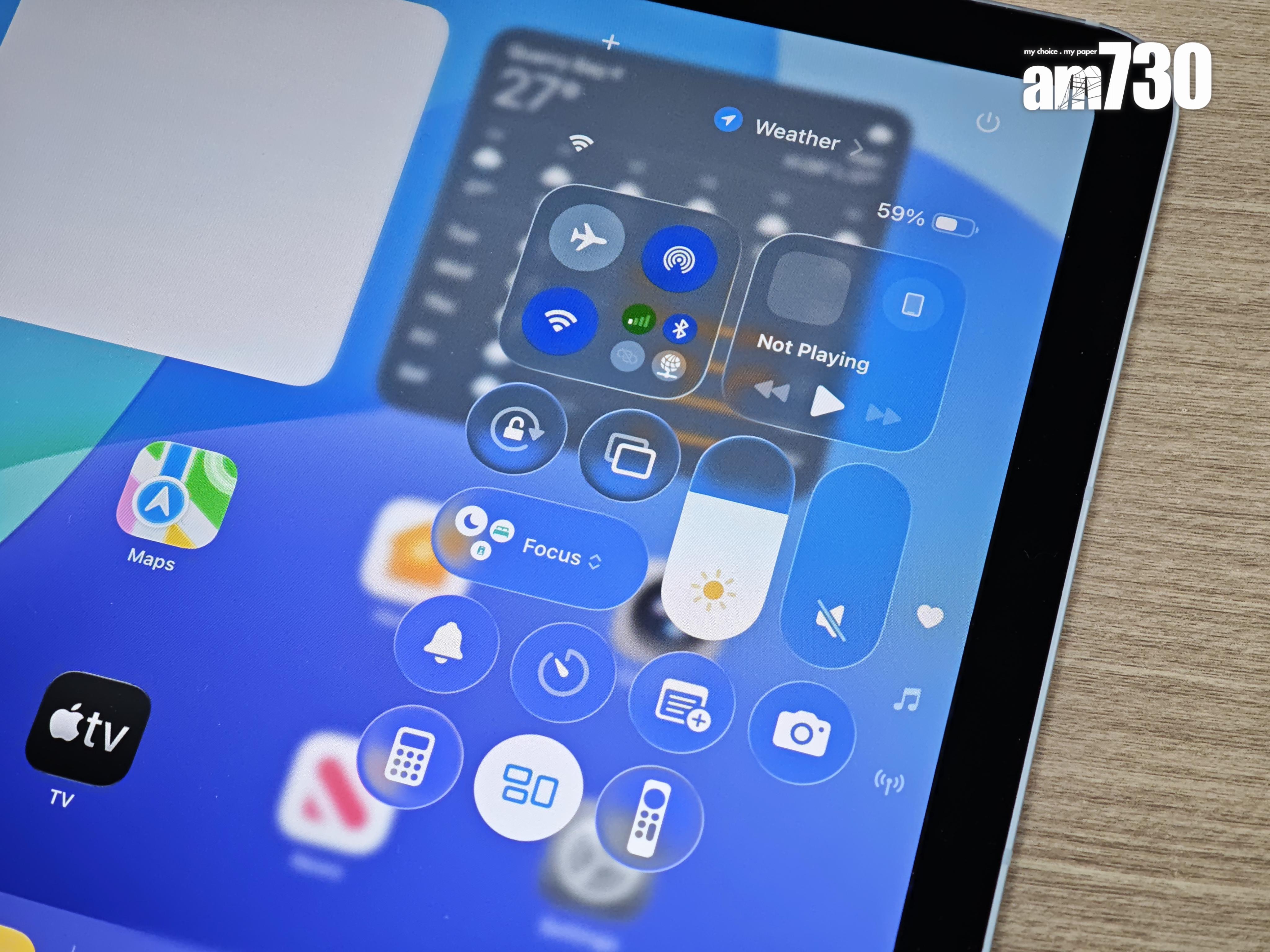 iPadOS 26控制中心的透明介面。