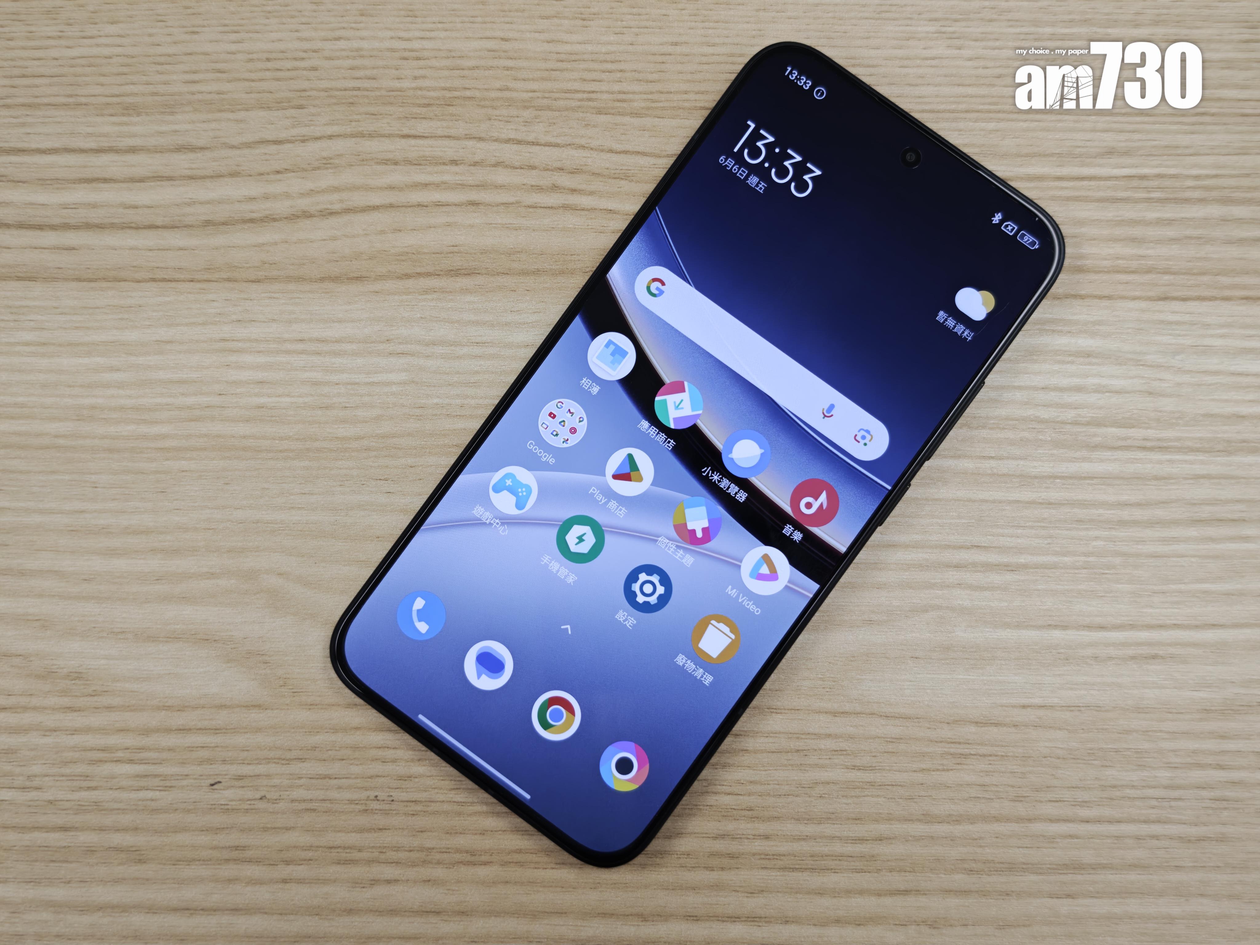POCO F7備有6.83吋的1.5K 120Hz AMOLED屏幕。