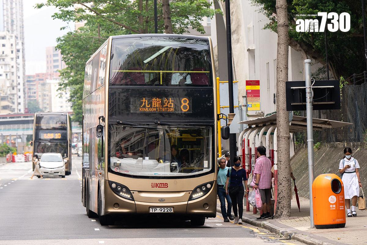 巴士乘客上車要揮手、落車要按鐘,是本港恆之以久的做法;圖非涉事班次。(資料圖片)