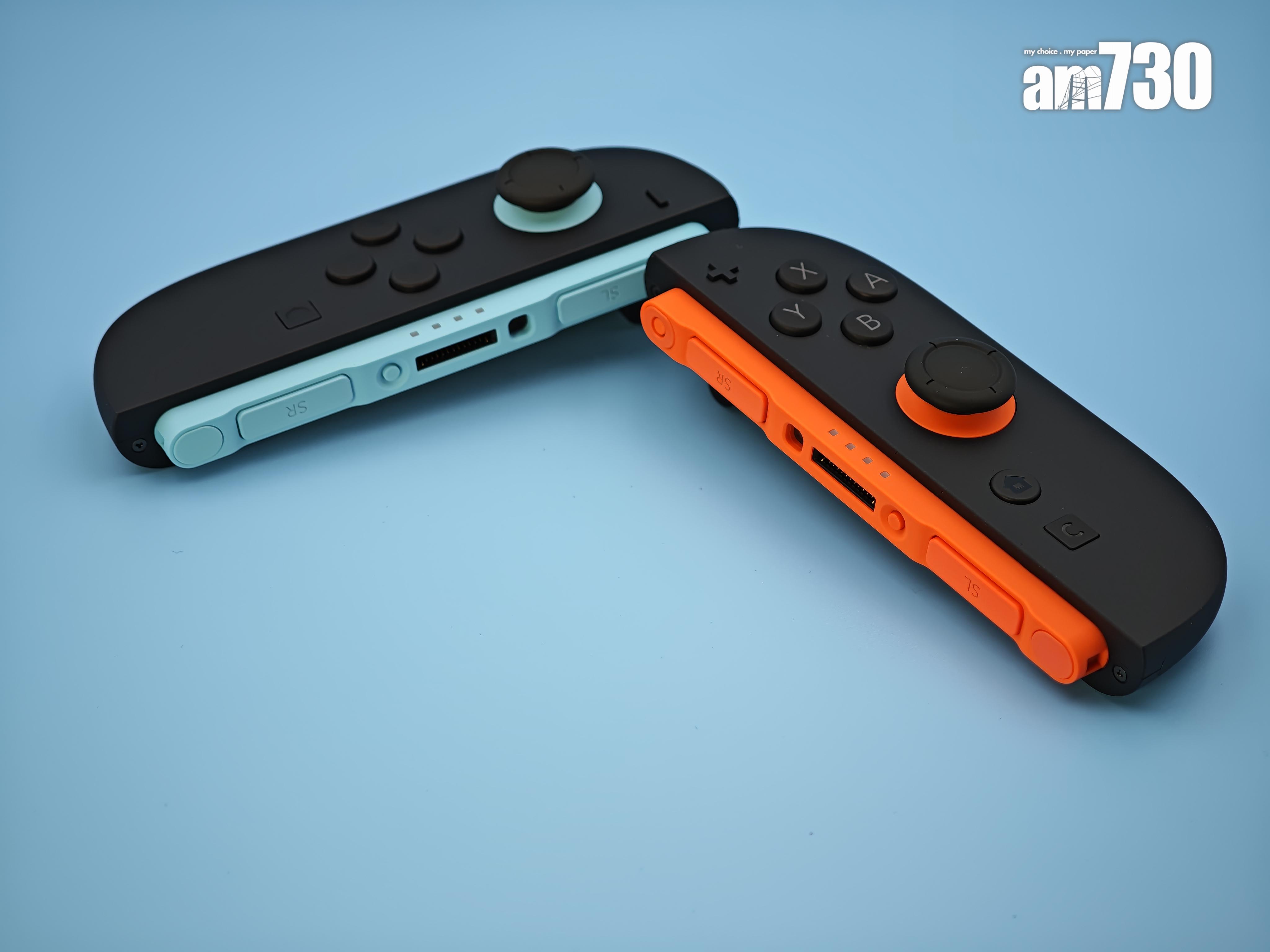 Switch 2開箱|左邊淺藍色及右邊淺紅色的Joy-Con 2。
