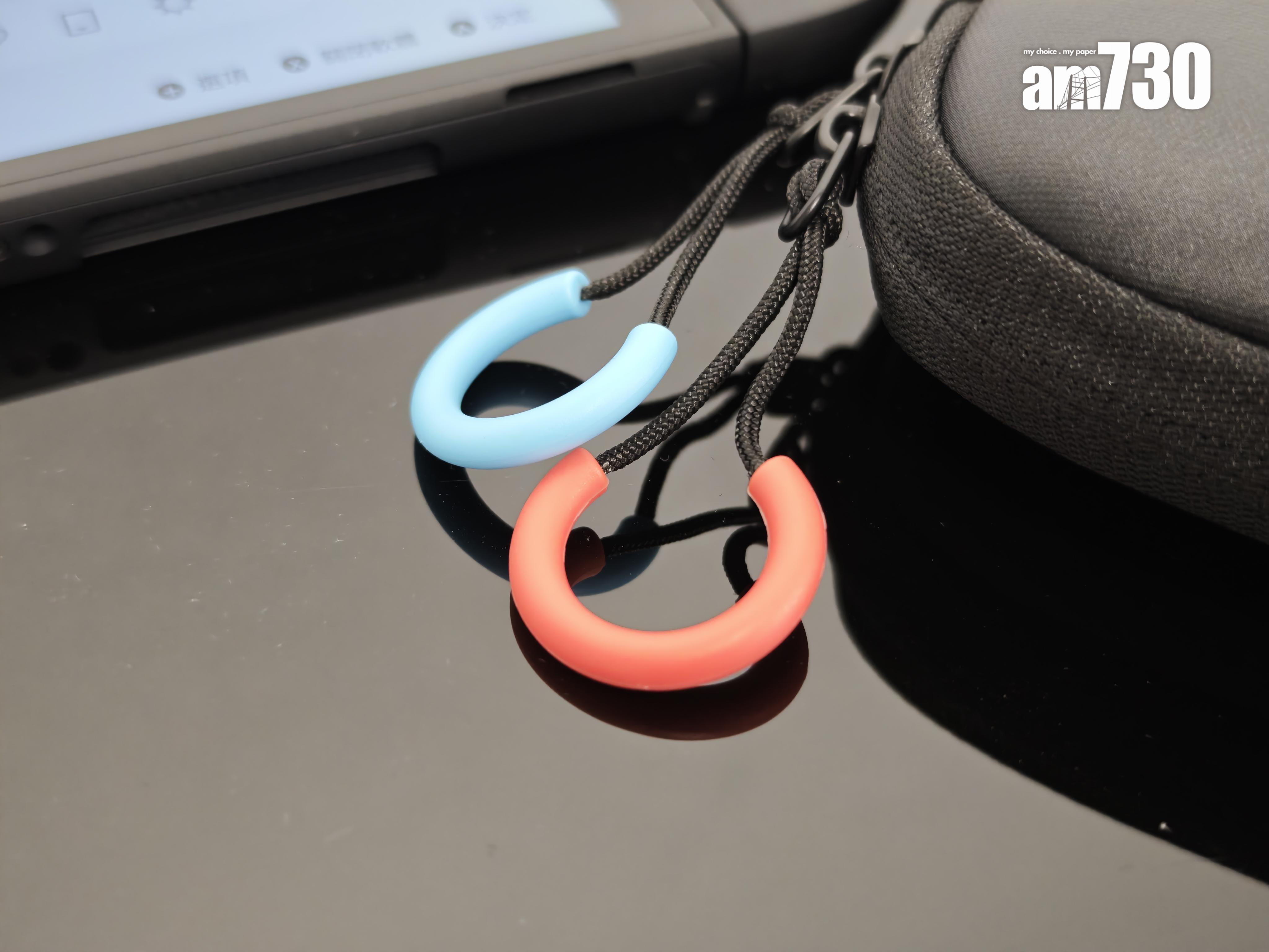 Nintendo Switch 2便攜包有同色拉鍵圈。