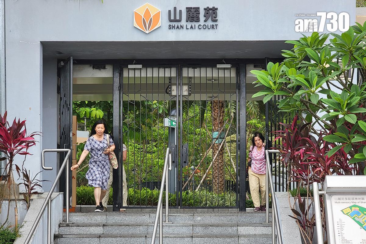 山麗苑近日有住戶反映食水有黑點。(吳康琦攝)