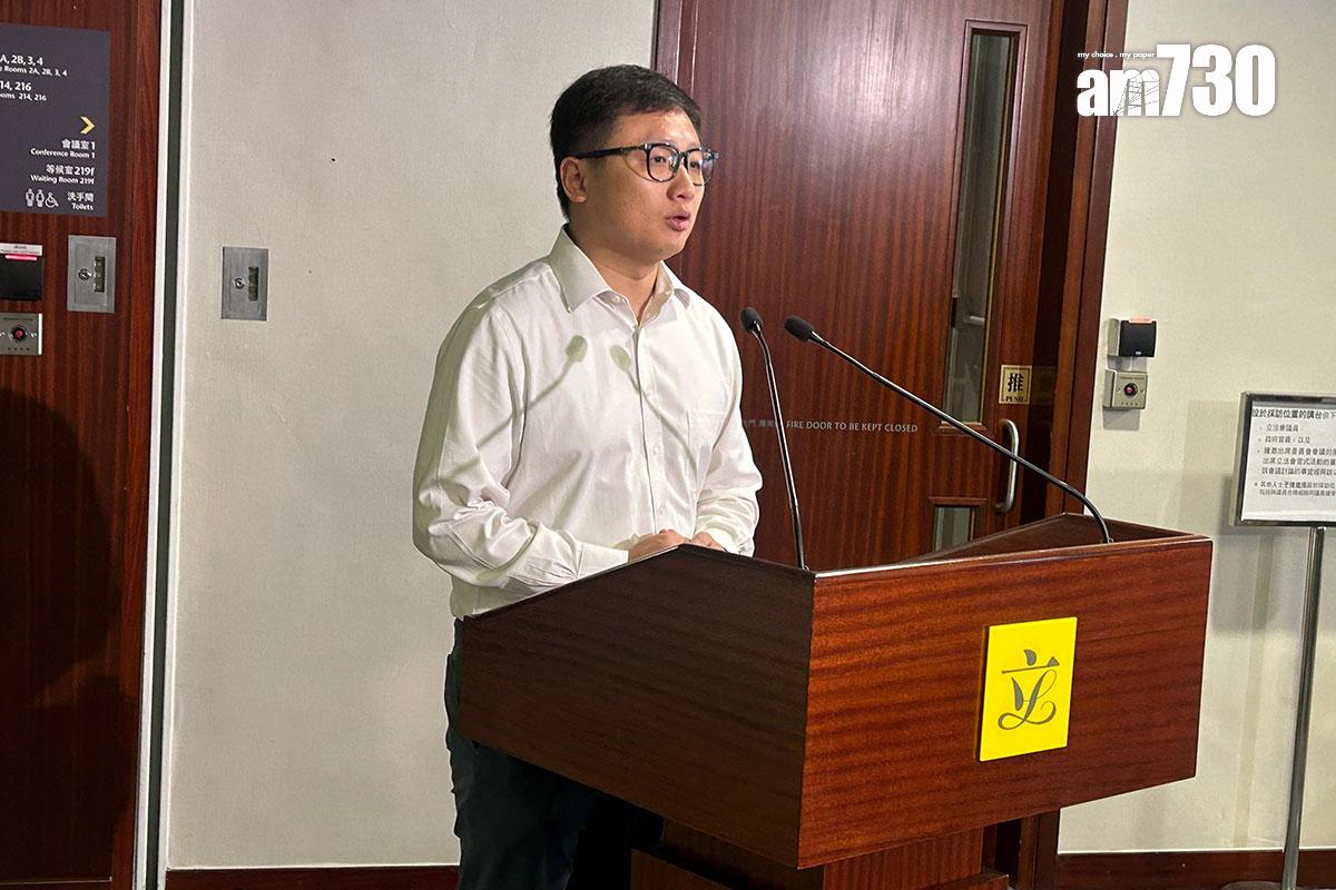 張欣宇關注政府會否考慮要求專營巴士車長座位安裝安全氣囊。(資料圖片/陳芷晴攝)