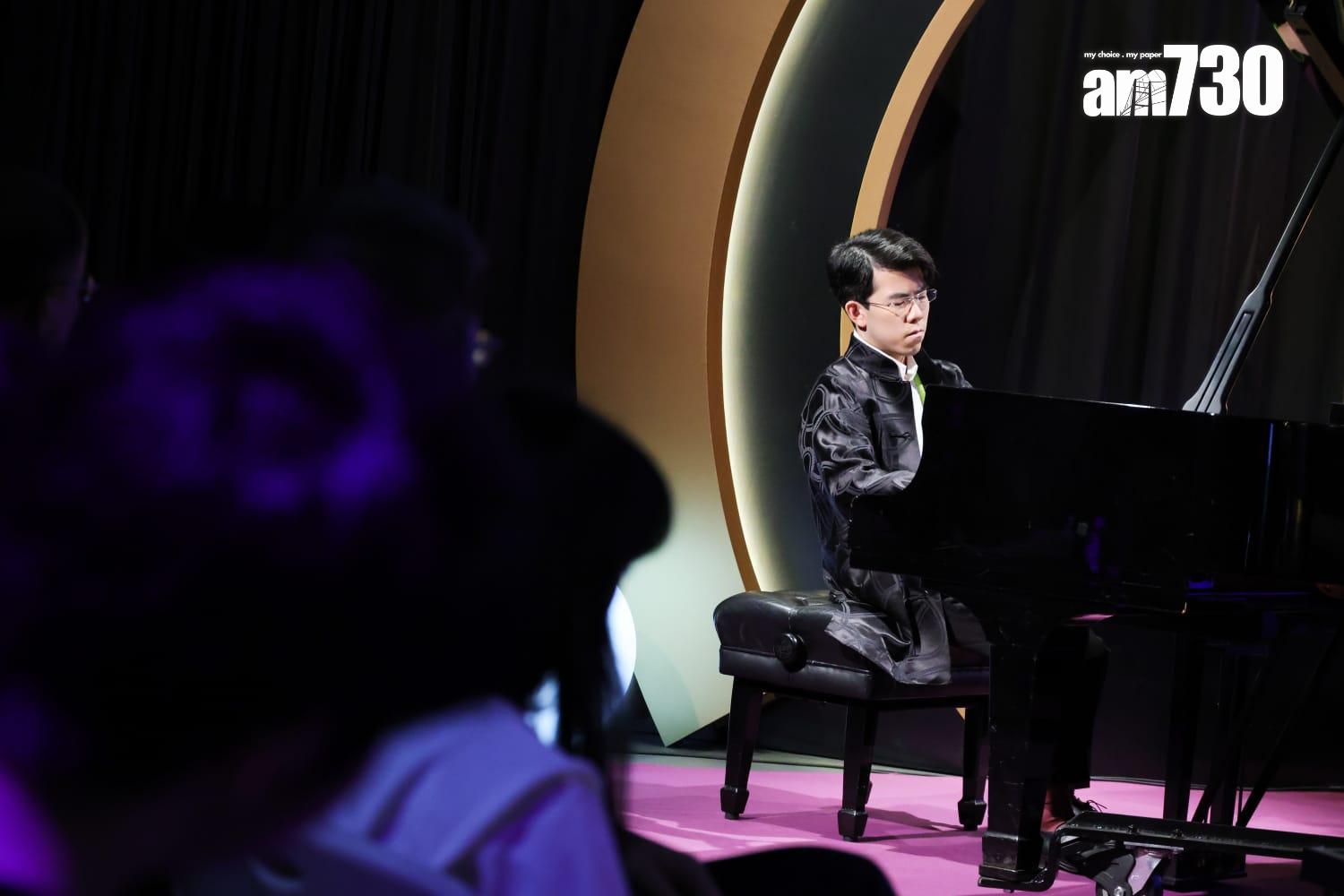 沈靖韜台上即場演奏。(吳康琦攝)