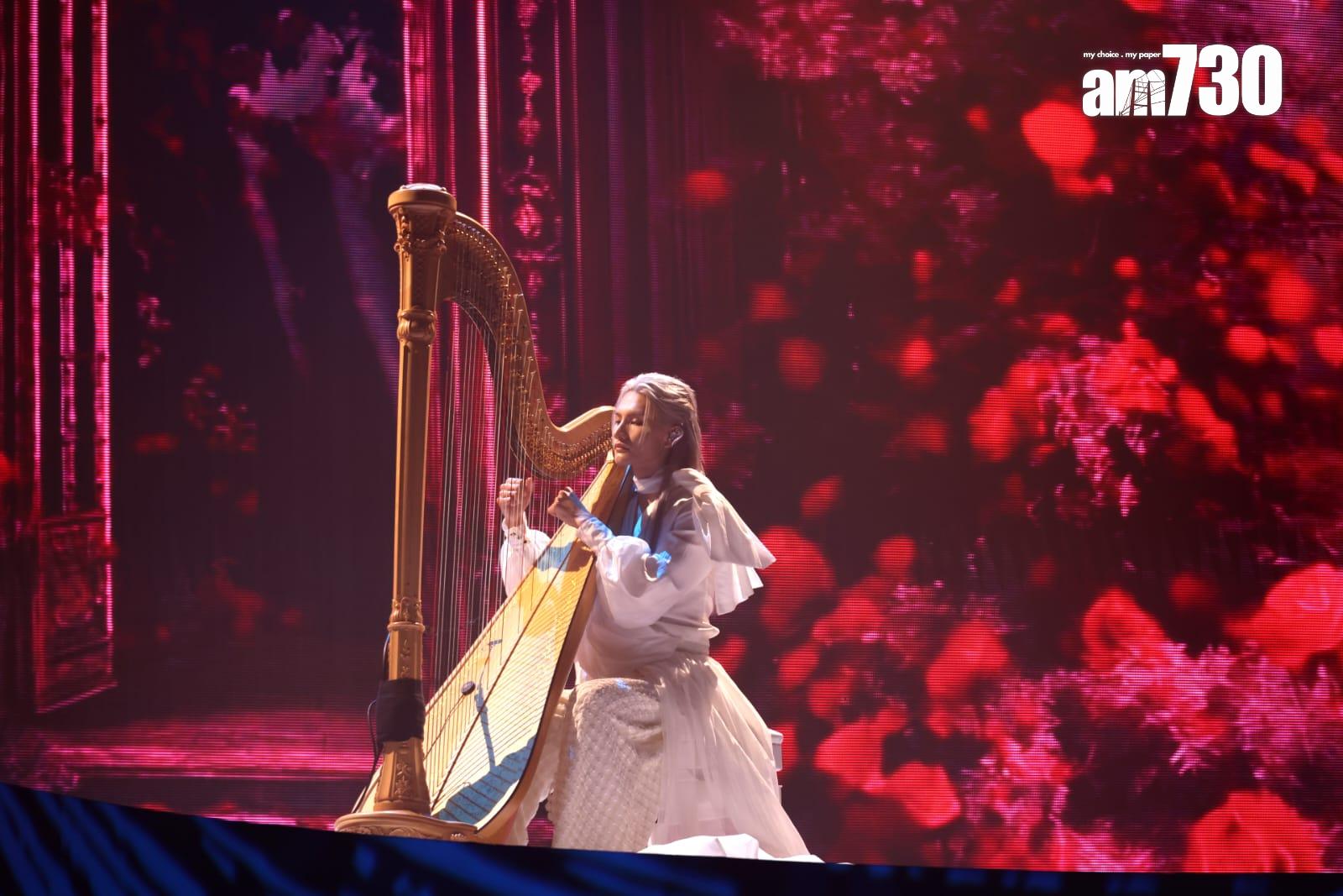 Jeremy李駿傑《Rise In Love Live 2025》演唱會,首次彈奏豎琴。(林俊源攝)