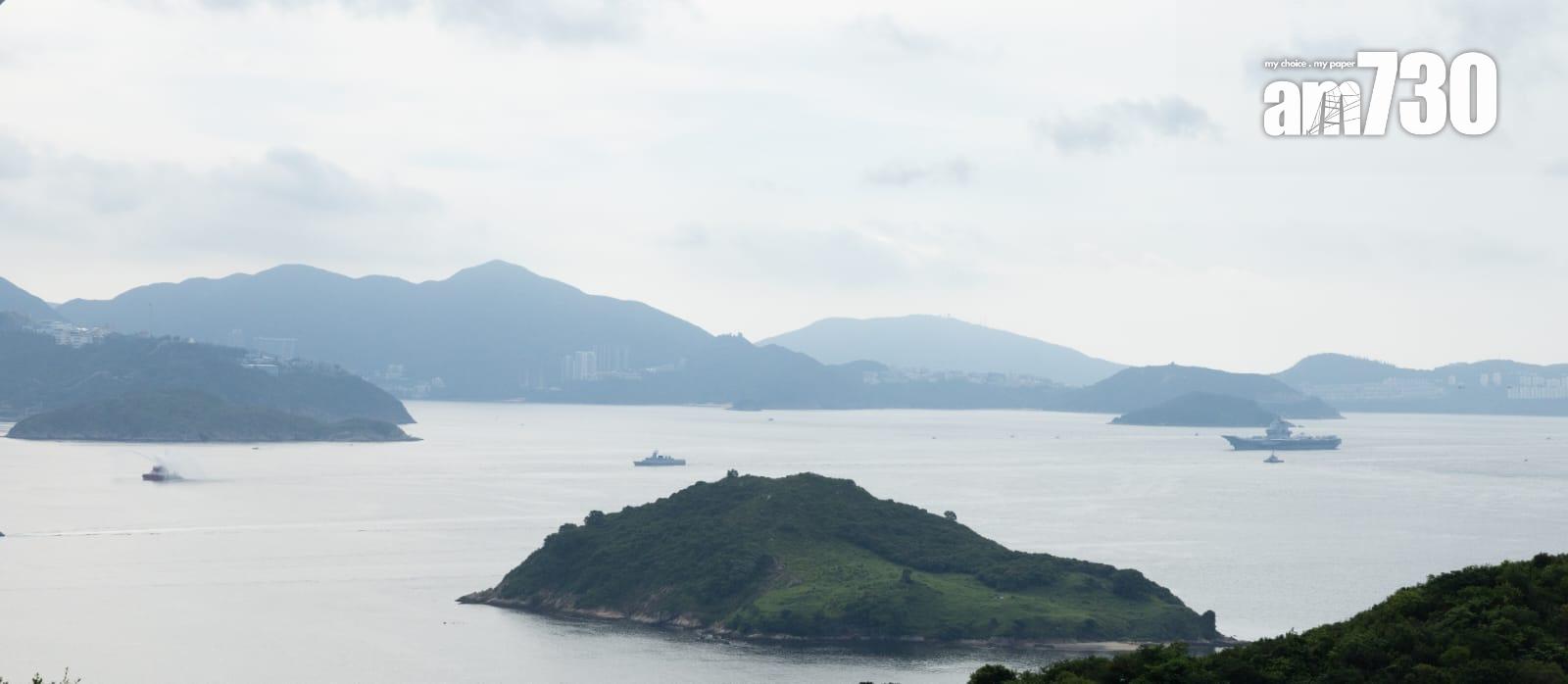 山東艦航空母艦編隊早上抵達香港海域。(蘇文傑攝)