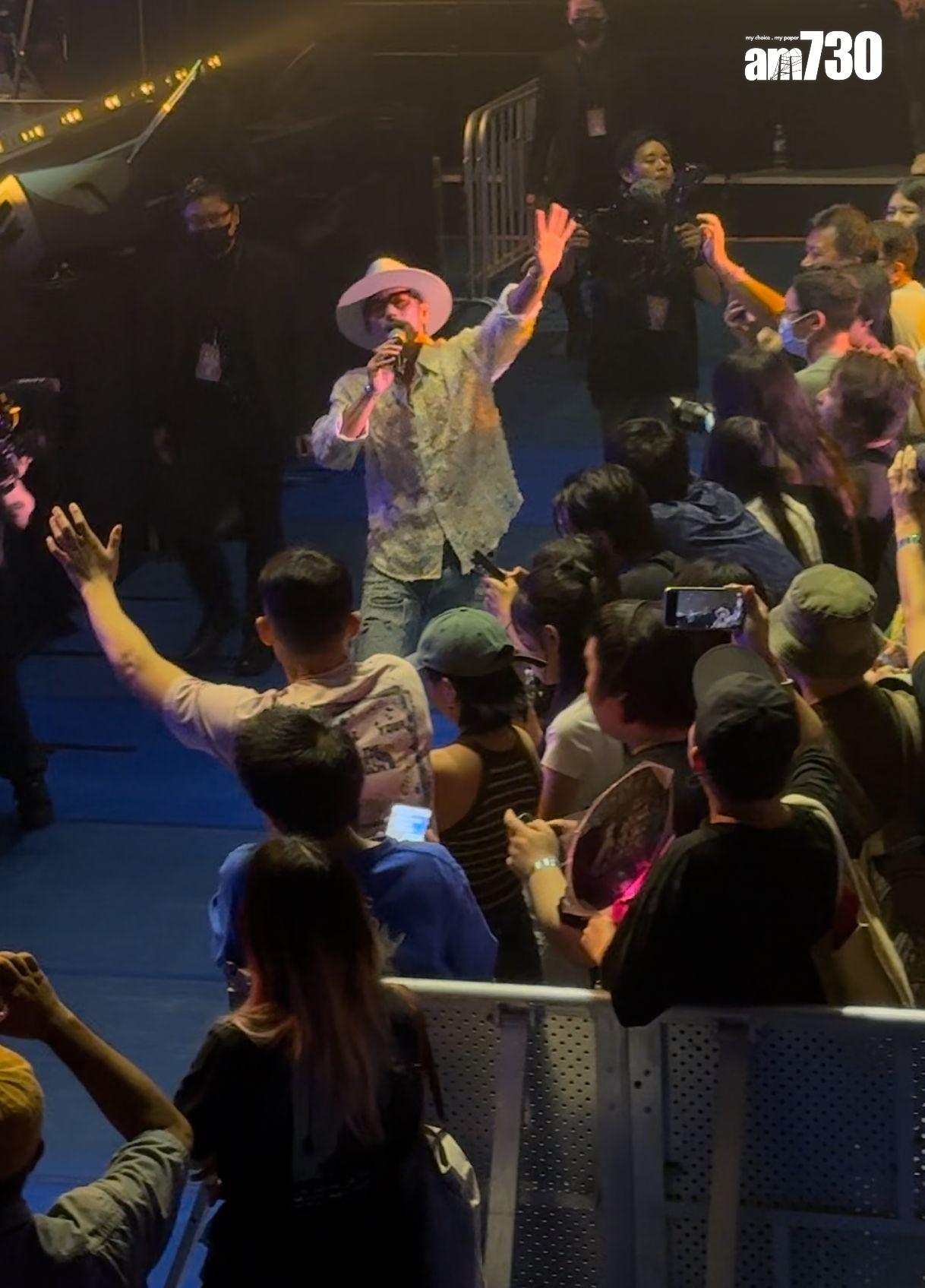 林德信唱到落台與觀眾打成一片。 (娛樂組攝)