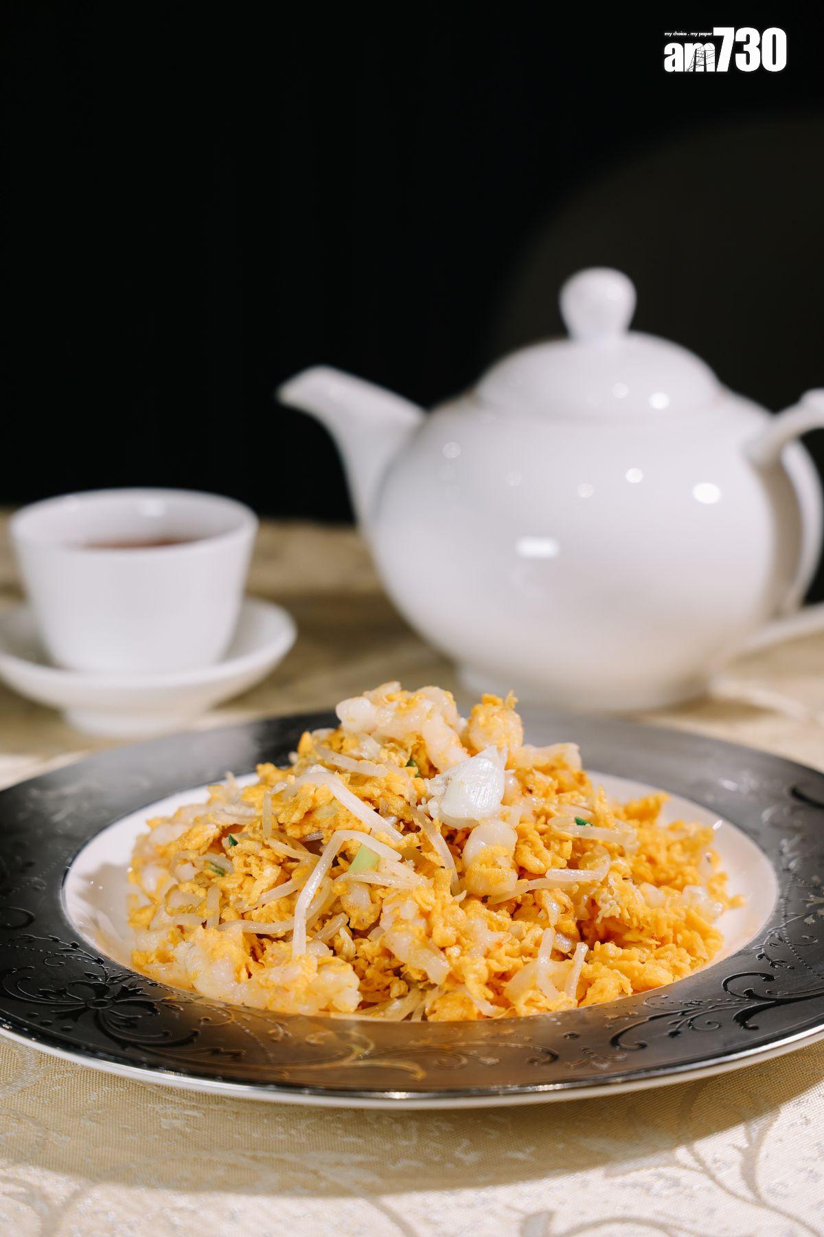 蟹肉桂花炒蝦絲($380例牌)各材料層次分明,炒蛋形態如桂花,重蛋香;手拆蟹肉和蝦絲細嫩鮮甜。(吳康琦攝)