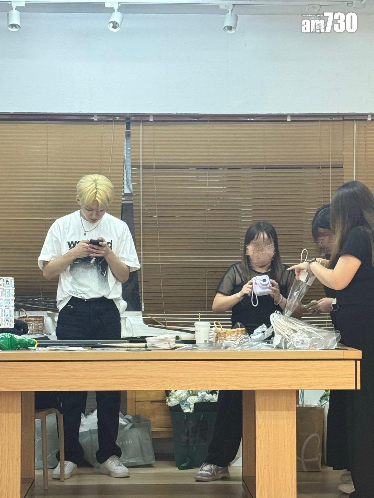 金東彬疑因簽證問題,臨時改地點到觀塘廠廈內進行粉絲活動。