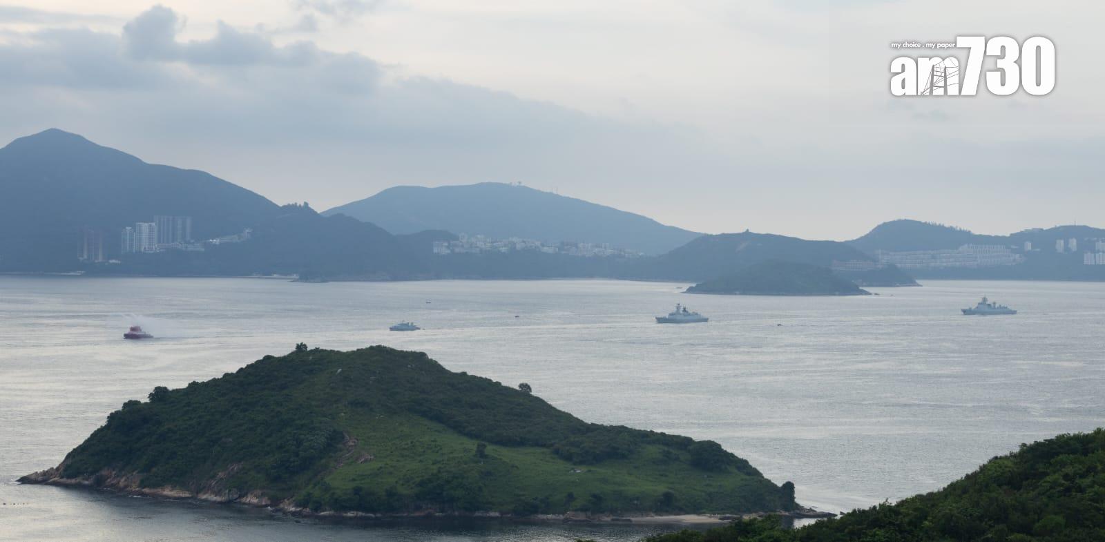 山東艦航空母艦編隊早上抵達香港海域。(蘇文傑攝)