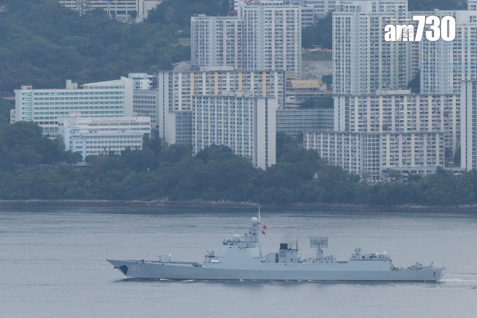 山東艦航空母艦編隊早上抵達香港海域。(蘇文傑攝)