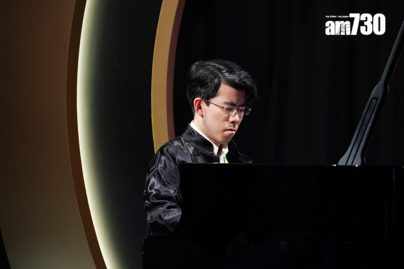 沈靖韜台上即場演奏。(吳康琦攝)