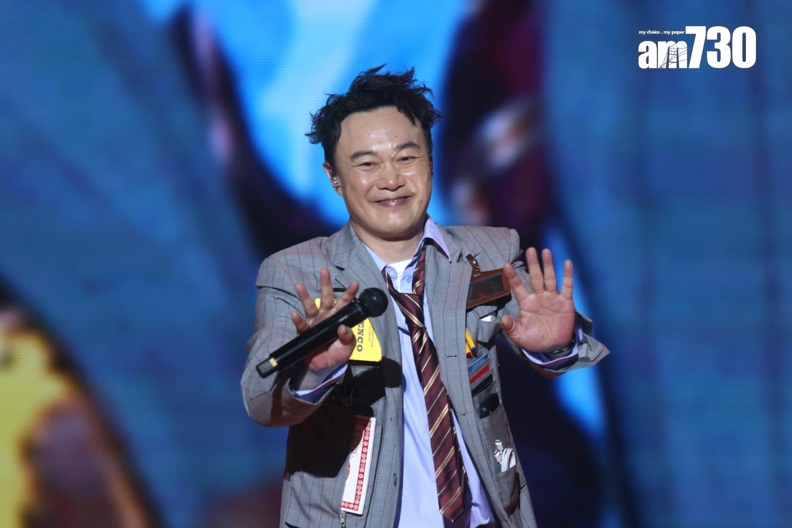 Eason現身亞博的《香港麥當勞50週年 i'm lovin' it音樂會》,戴頭盔演唱。(林俊源攝