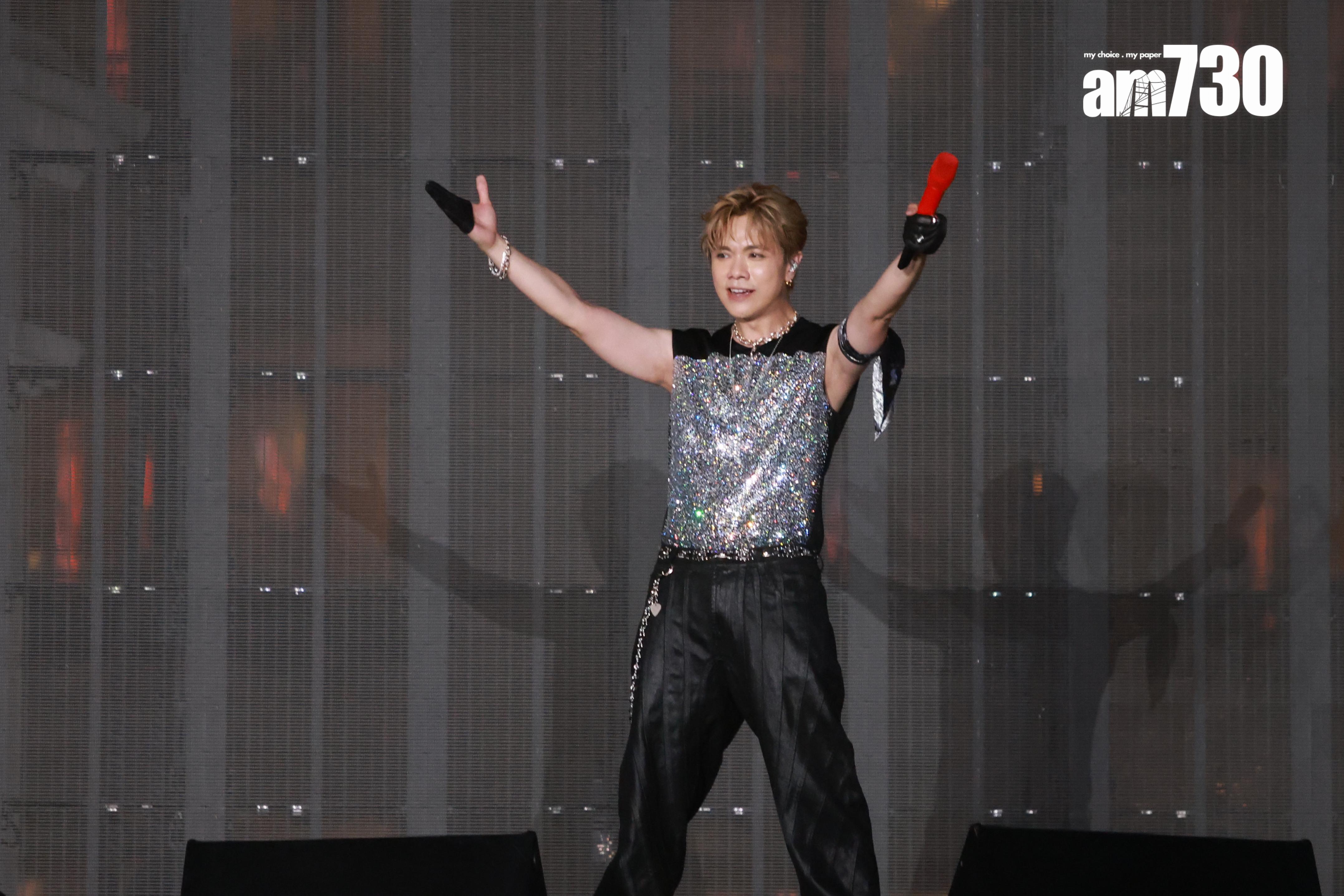 張敬軒現身澳門擔任「銀河幻影狂野派對」表演嘉賓,在颱風下戶外演出。(娛樂組攝)